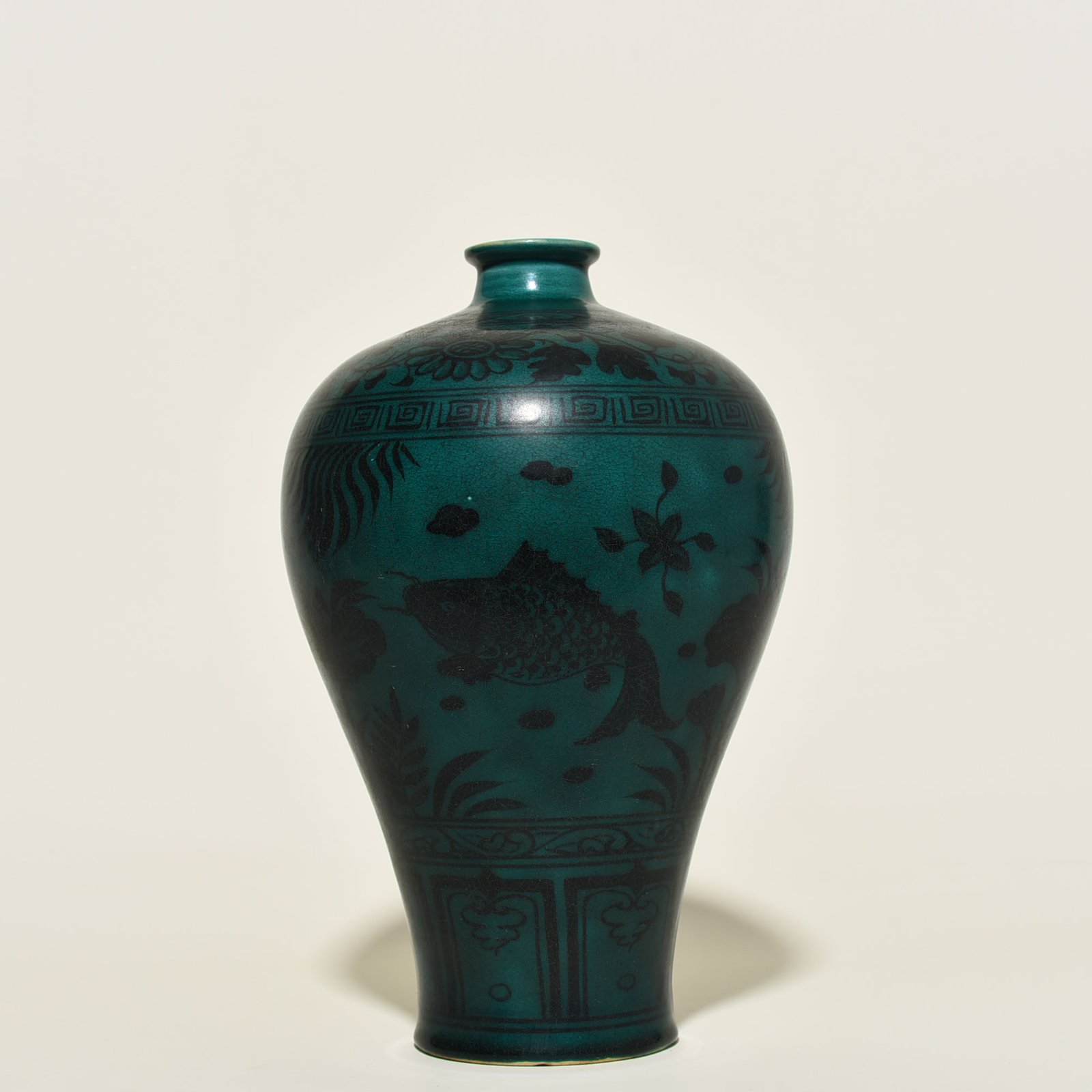 Yuan Dynasty peacock blue glaze fish and algae pattern plum vase