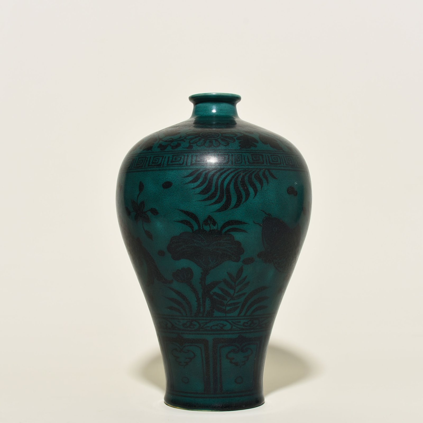 Yuan Dynasty peacock blue glaze fish and algae pattern plum vase