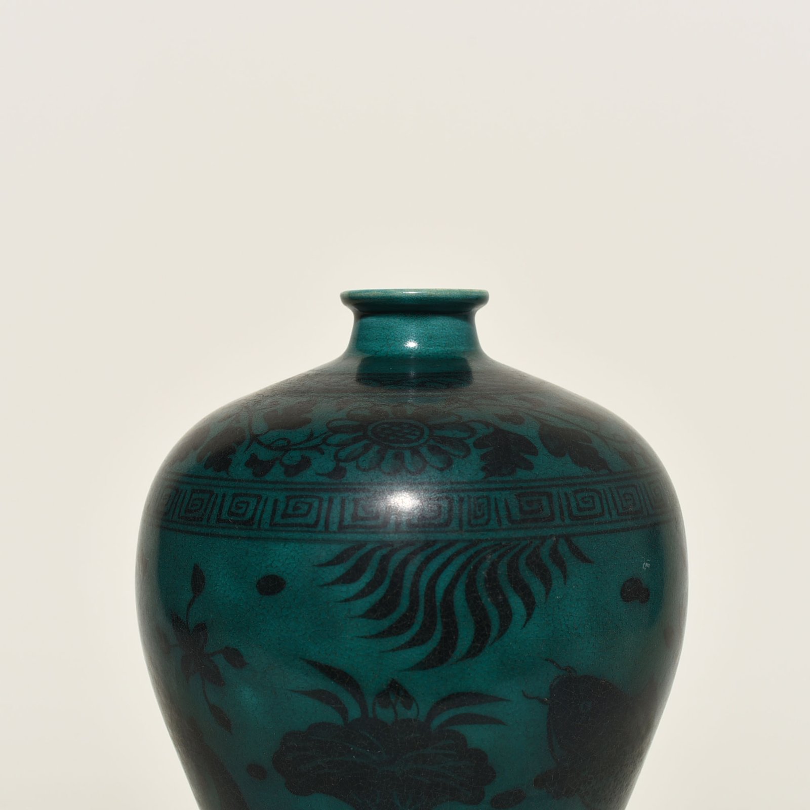 Yuan Dynasty peacock blue glaze fish and algae pattern plum vase