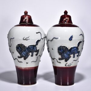 Yuan Dynasty red glaze blue and white lion hydrangea pattern plum vase