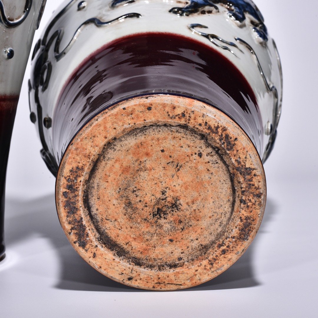 Yuan Dynasty red glaze blue and white lion hydrangea pattern plum vase