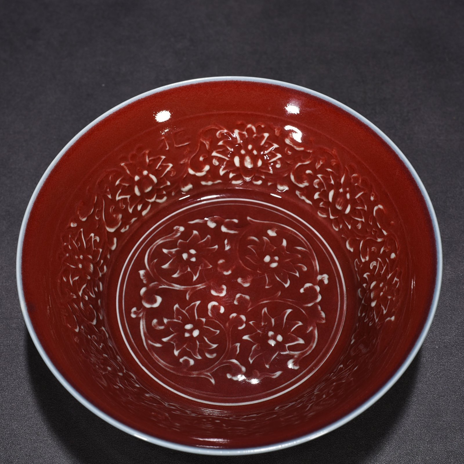 Yuan Dynasty Mansion sacrificial red glaze bowl with branches and floral patterns