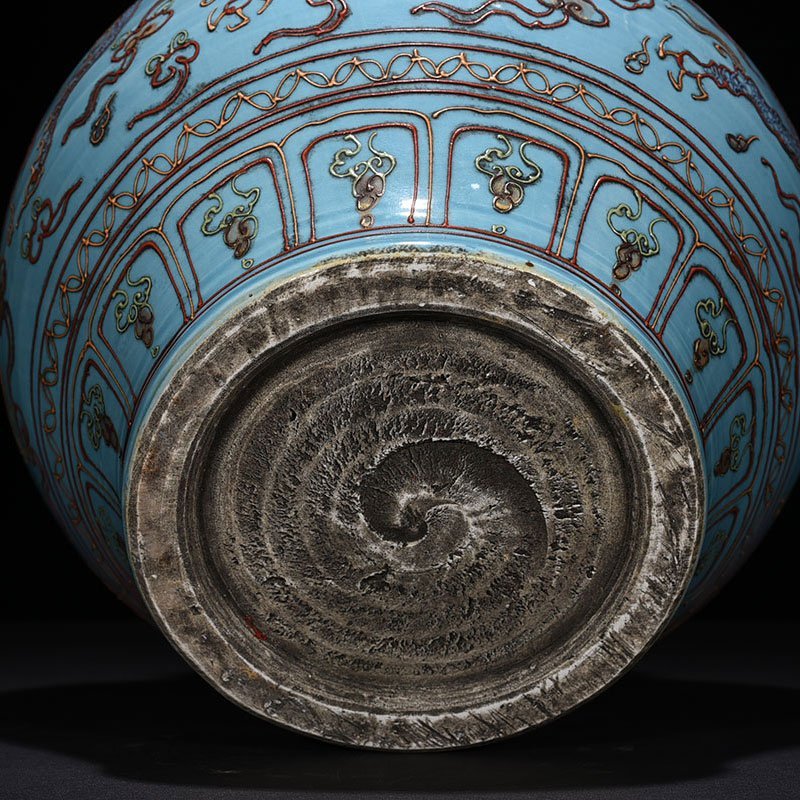 Yuan Dynasty kiln azure glazed bitumen jar with gold dragon pattern