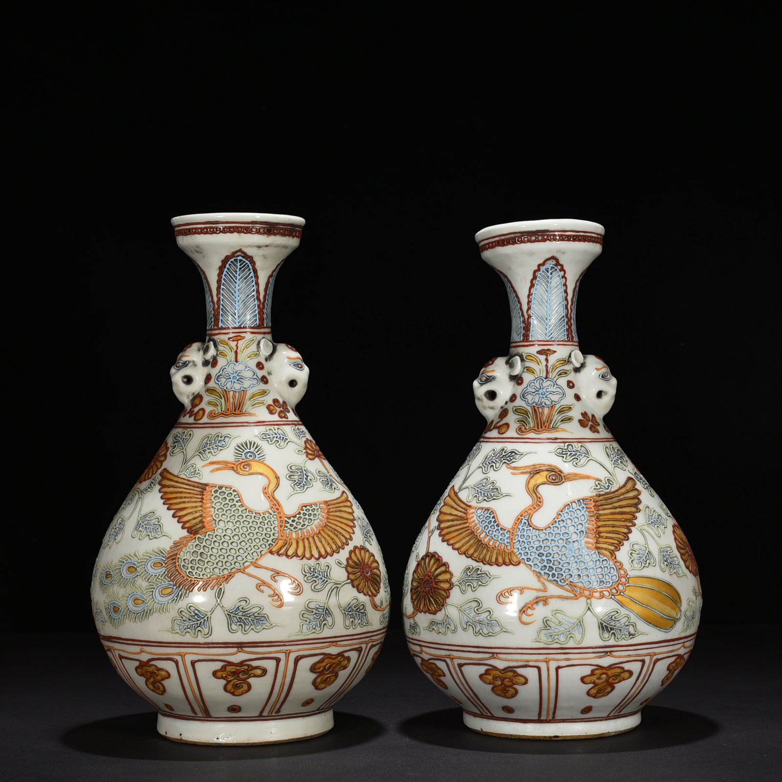 Yuan Dynasty powder painted gold peacock peony pattern dish bottle
