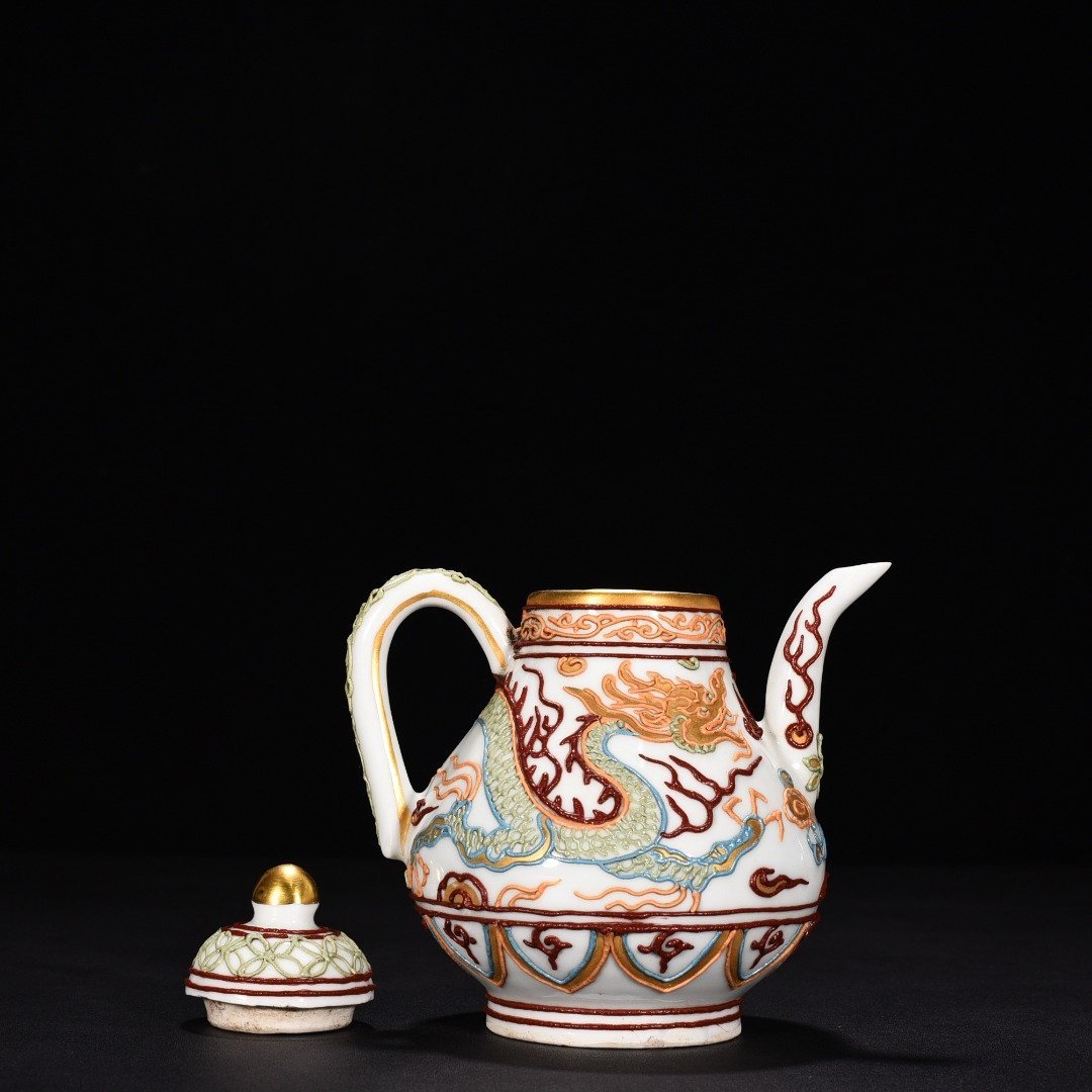 Yuan Dynasty Powder Painted Gold Cloud and Dragon Pattern Pear-shaped Pot