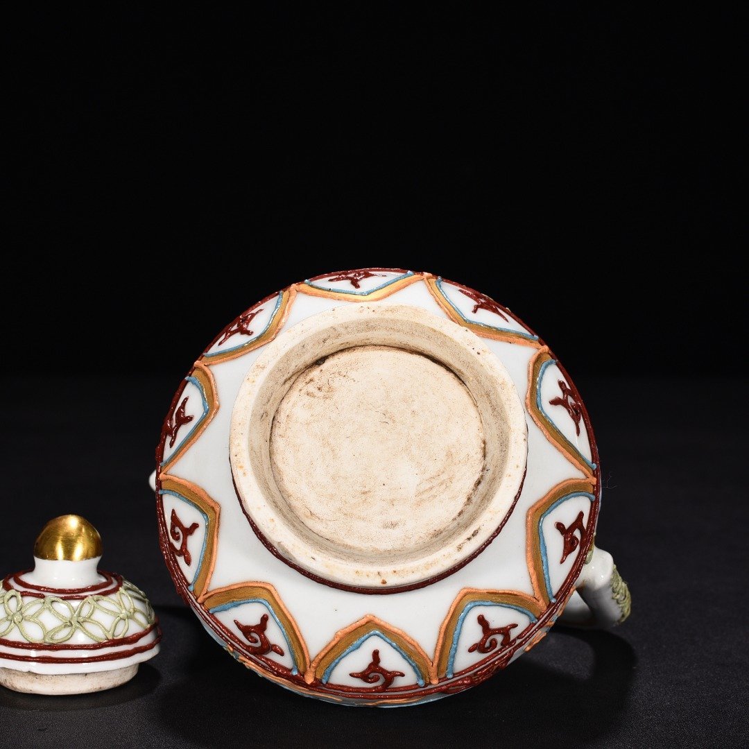 Yuan Dynasty Powder Painted Gold Cloud and Dragon Pattern Pear-shaped Pot