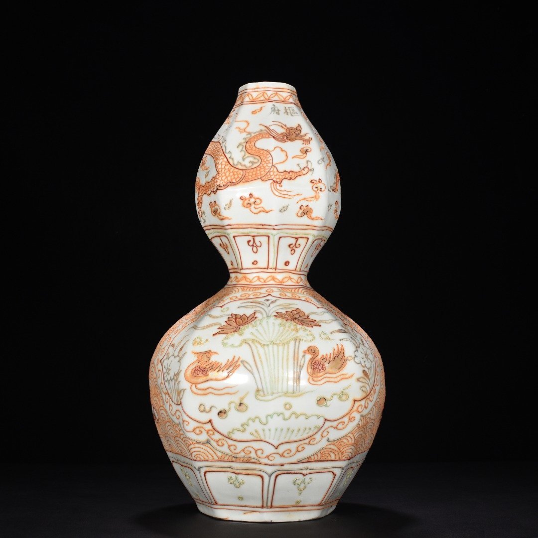 Yuan Dynasty pink painted gold Lotus pond with mandarin duck pattern eight-sided gourd vase