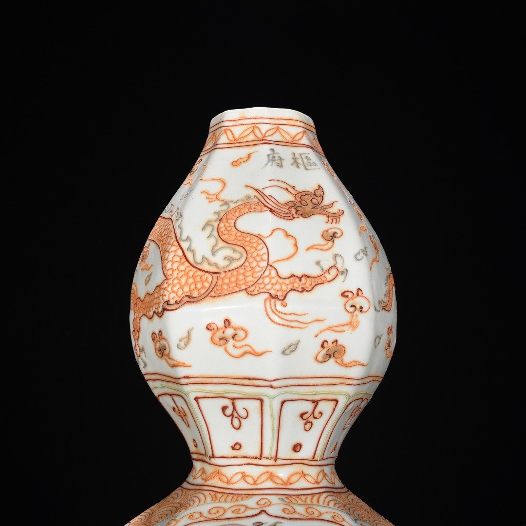 Yuan Dynasty pink painted gold Lotus pond with mandarin duck pattern eight-sided gourd vase