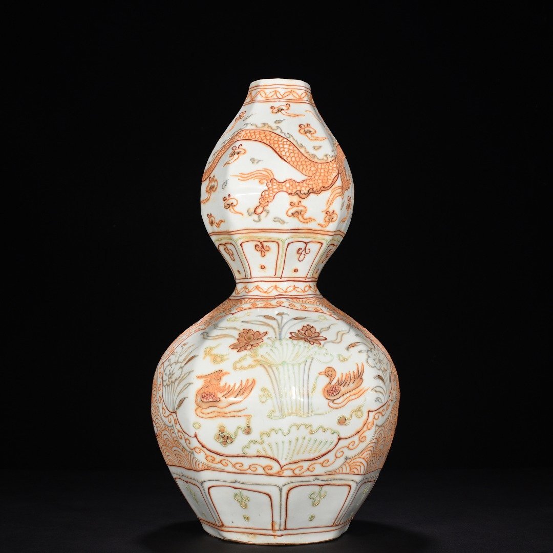 Yuan Dynasty pink painted gold Lotus pond with mandarin duck pattern eight-sided gourd vase