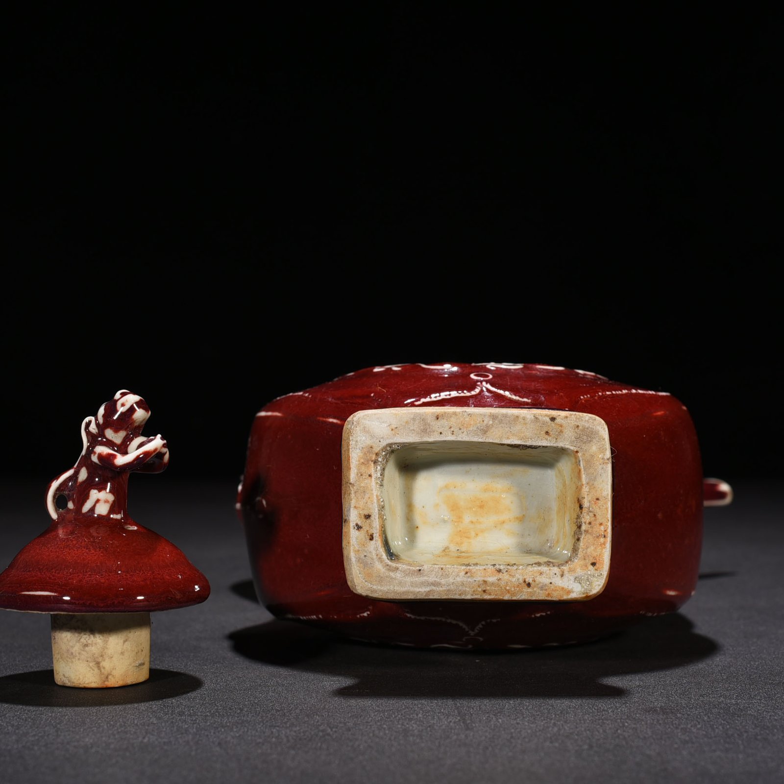 Yuan Dynasty ruby ​​red glaze hollow figure holding pot