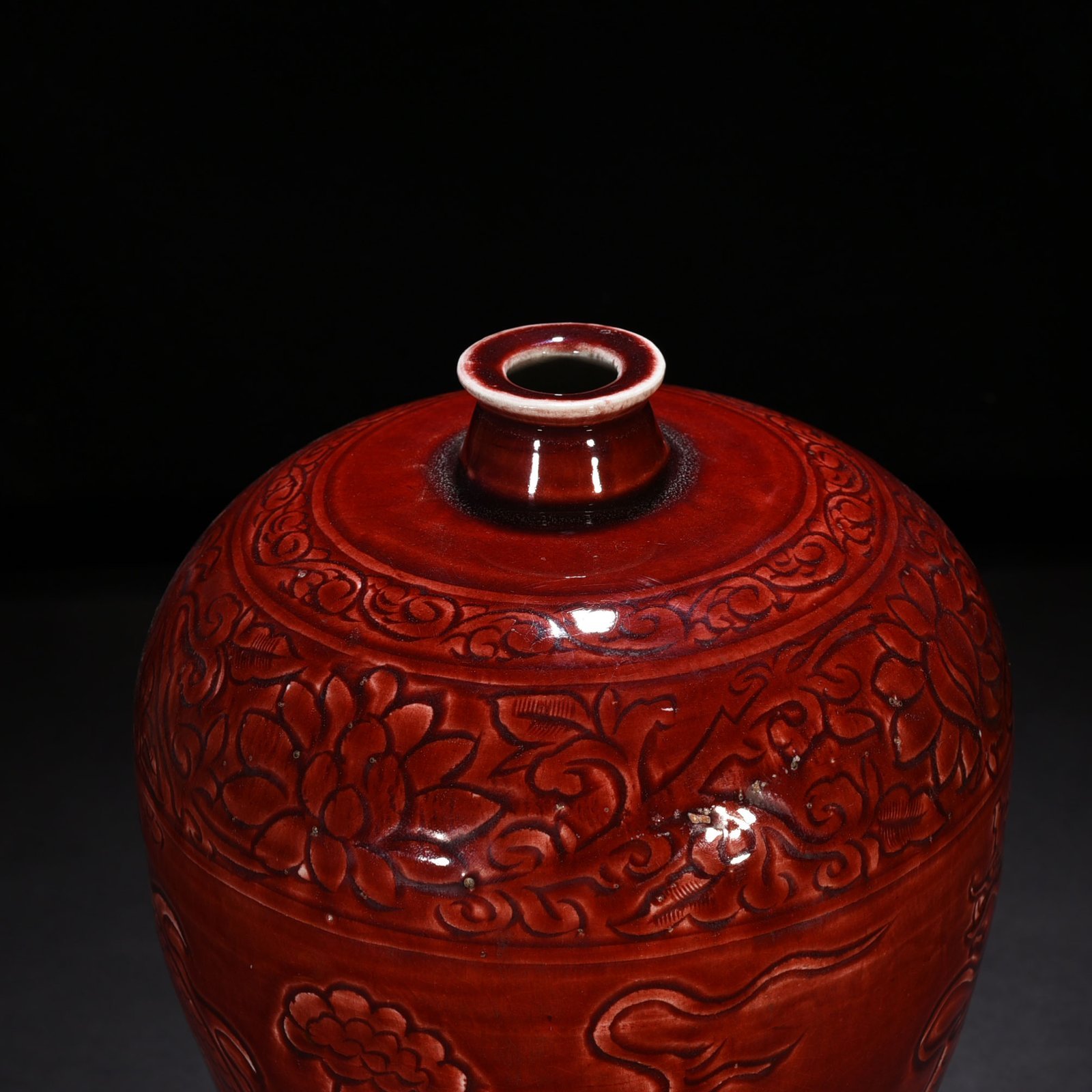 Yuan Dynasty red glaze plum vase with dragon pattern