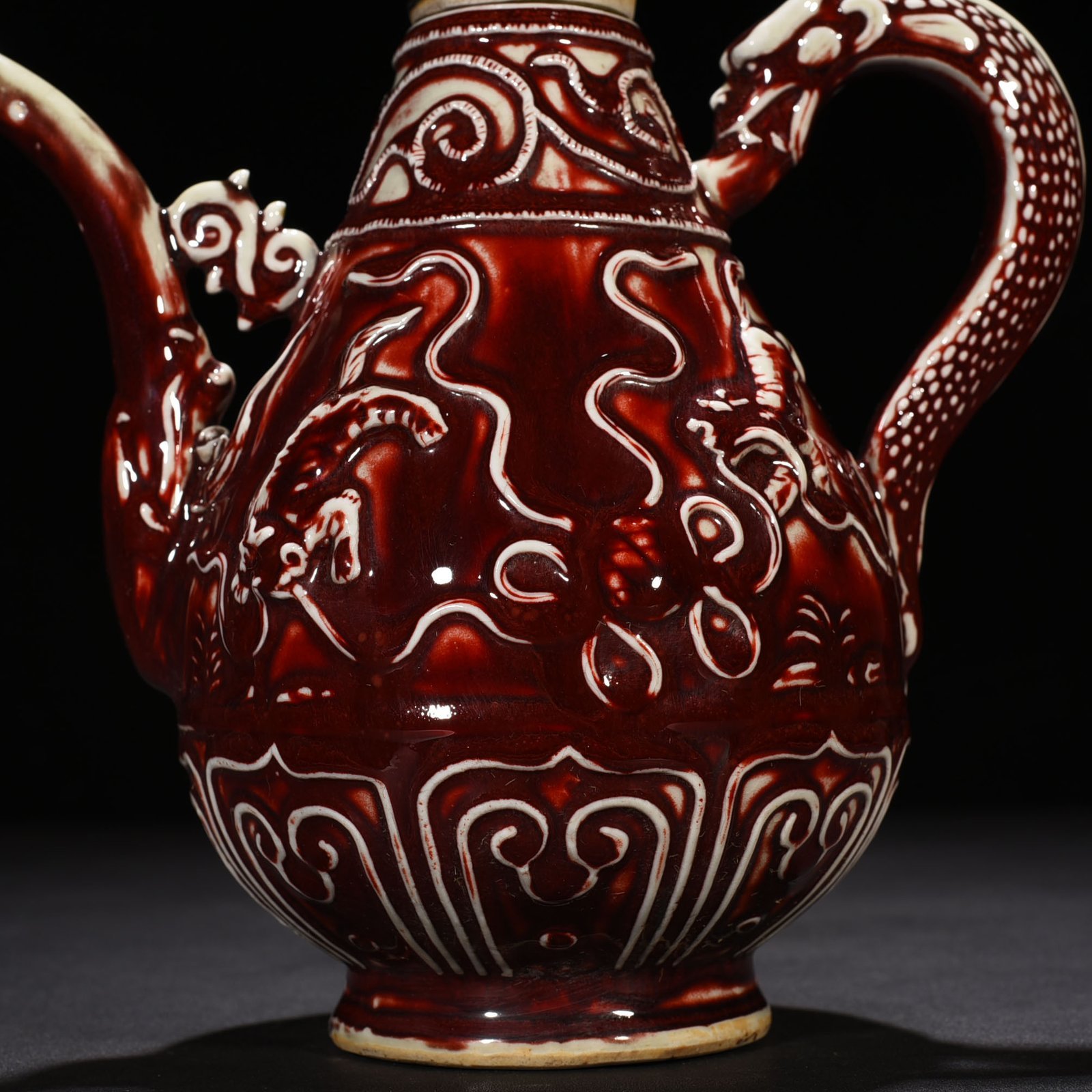 Yuan Dynasty red glaze embossed lion rolling hydrangea pattern holding pot