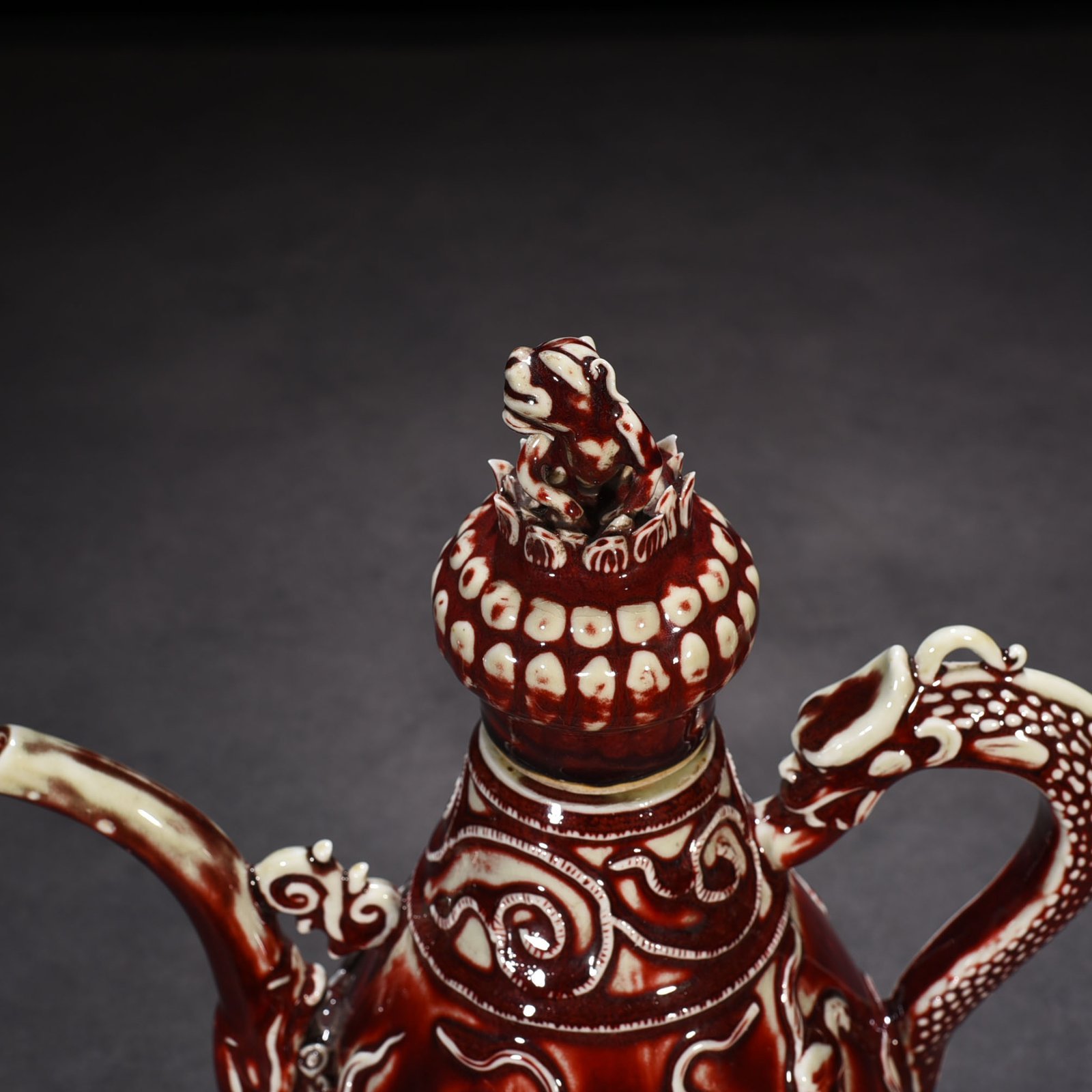 Yuan Dynasty red glaze embossed lion rolling hydrangea pattern holding pot