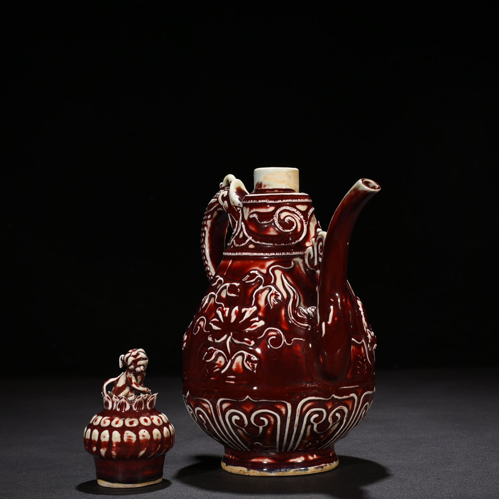 Yuan Dynasty red glaze embossed lion rolling hydrangea pattern holding pot