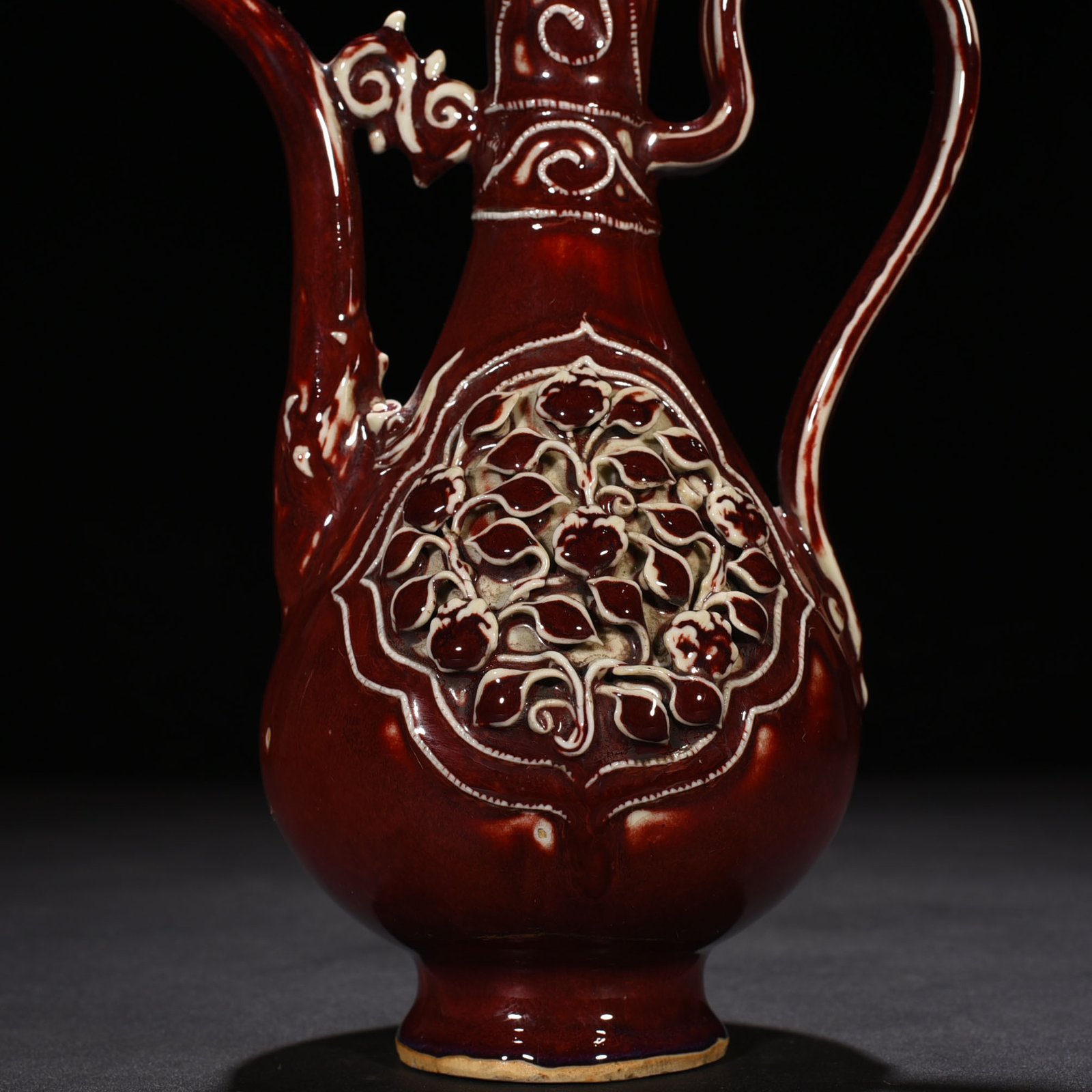 Yuan Dynasty red glaze veneer with floral pattern