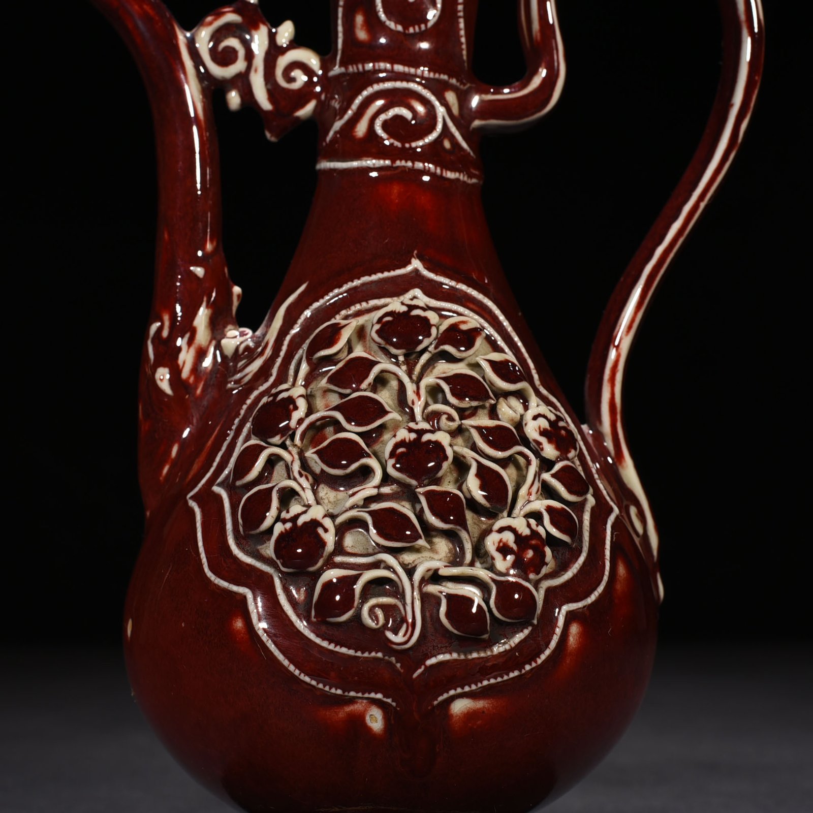 Yuan Dynasty red glaze veneer with floral pattern