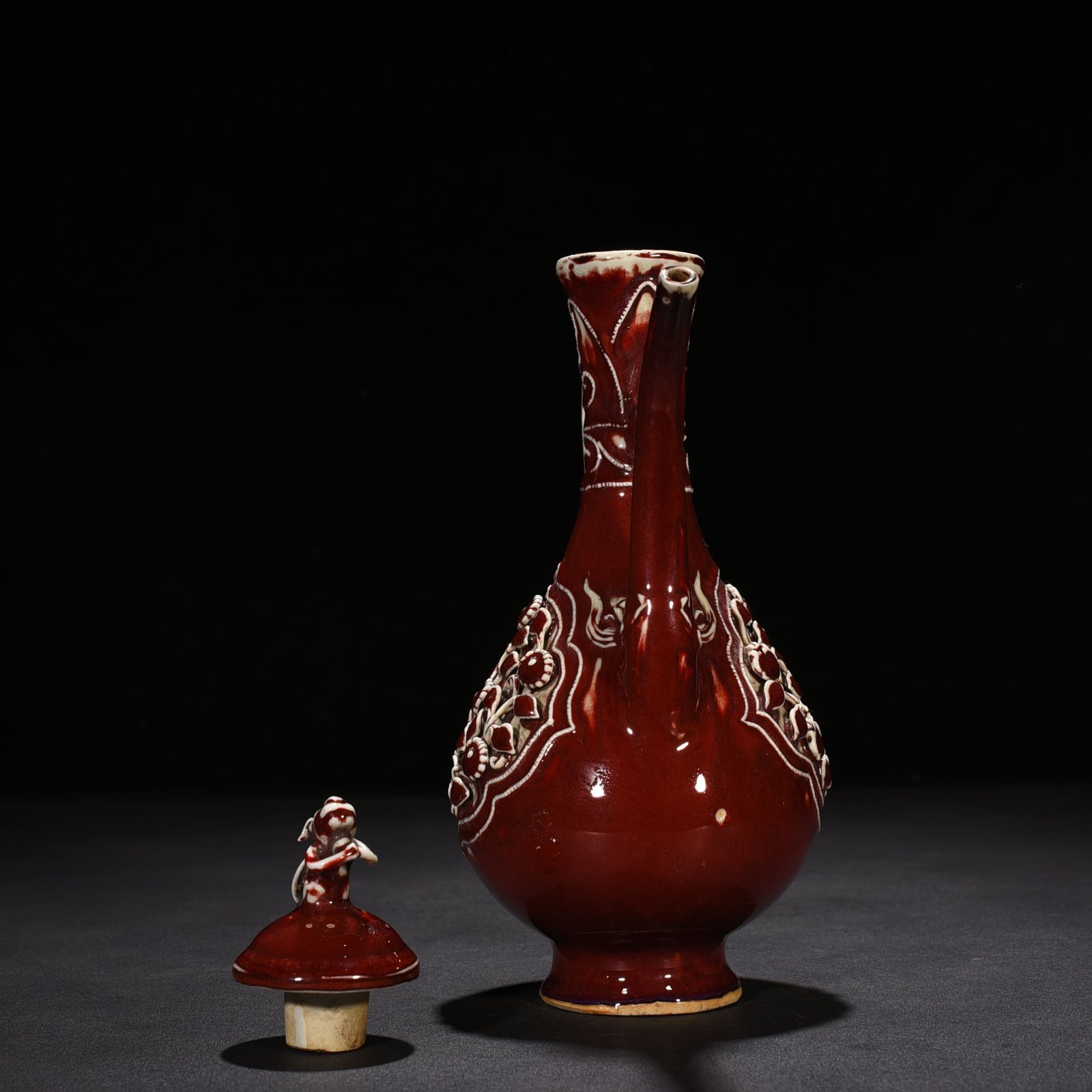 Yuan Dynasty red glaze veneer with floral pattern