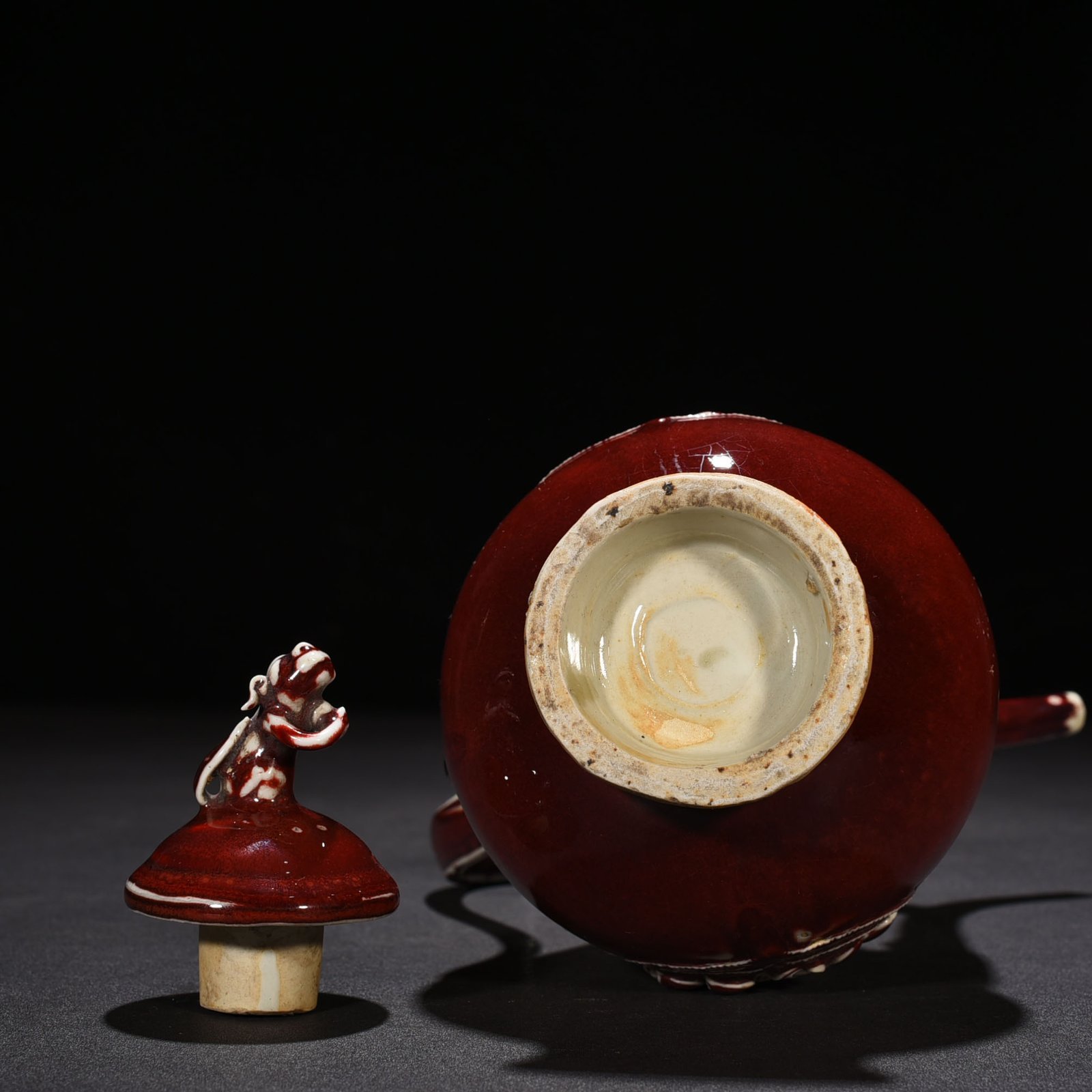 Yuan Dynasty red glaze veneer with floral pattern