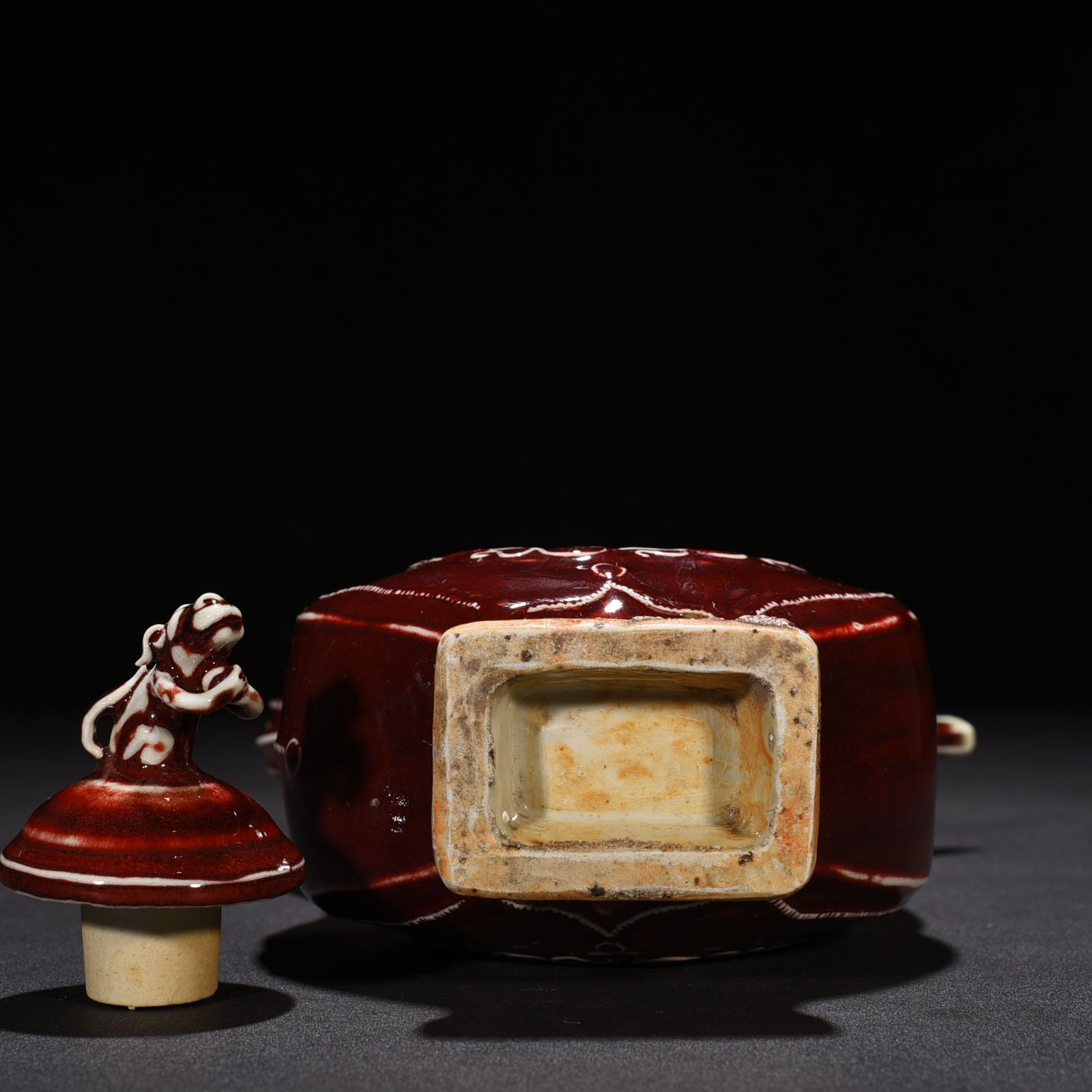 Yuan Dynasty red glaze hollow figure pattern holding pot