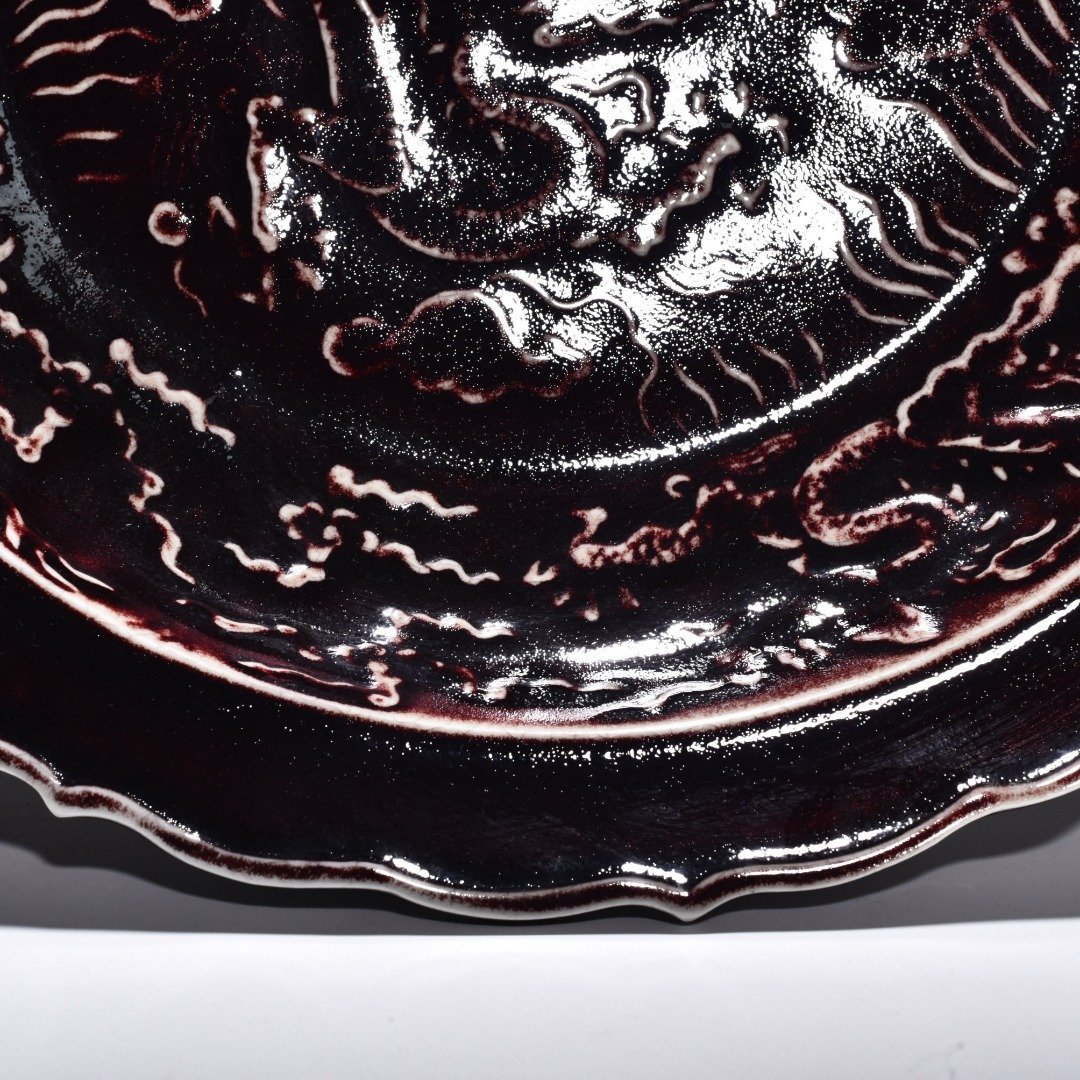 Yuan Dynasty red glaze carved cloud and dragon pattern rhombus edge plate