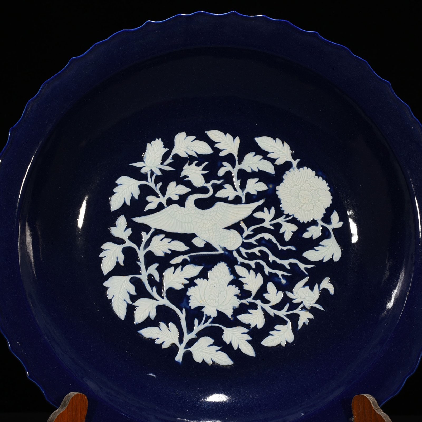 Yuan Dynasty blue glaze engraved phoenix and peony pattern rhombus edge folding plate