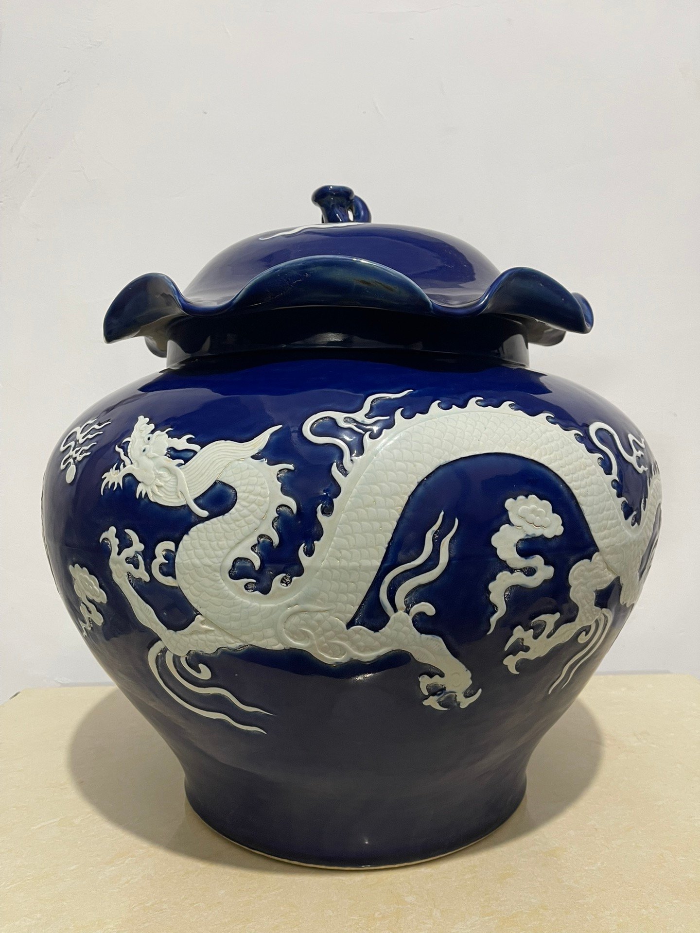 Yuan Dynasty blue glaze engraved white dragon pattern lotus leaf lid jars