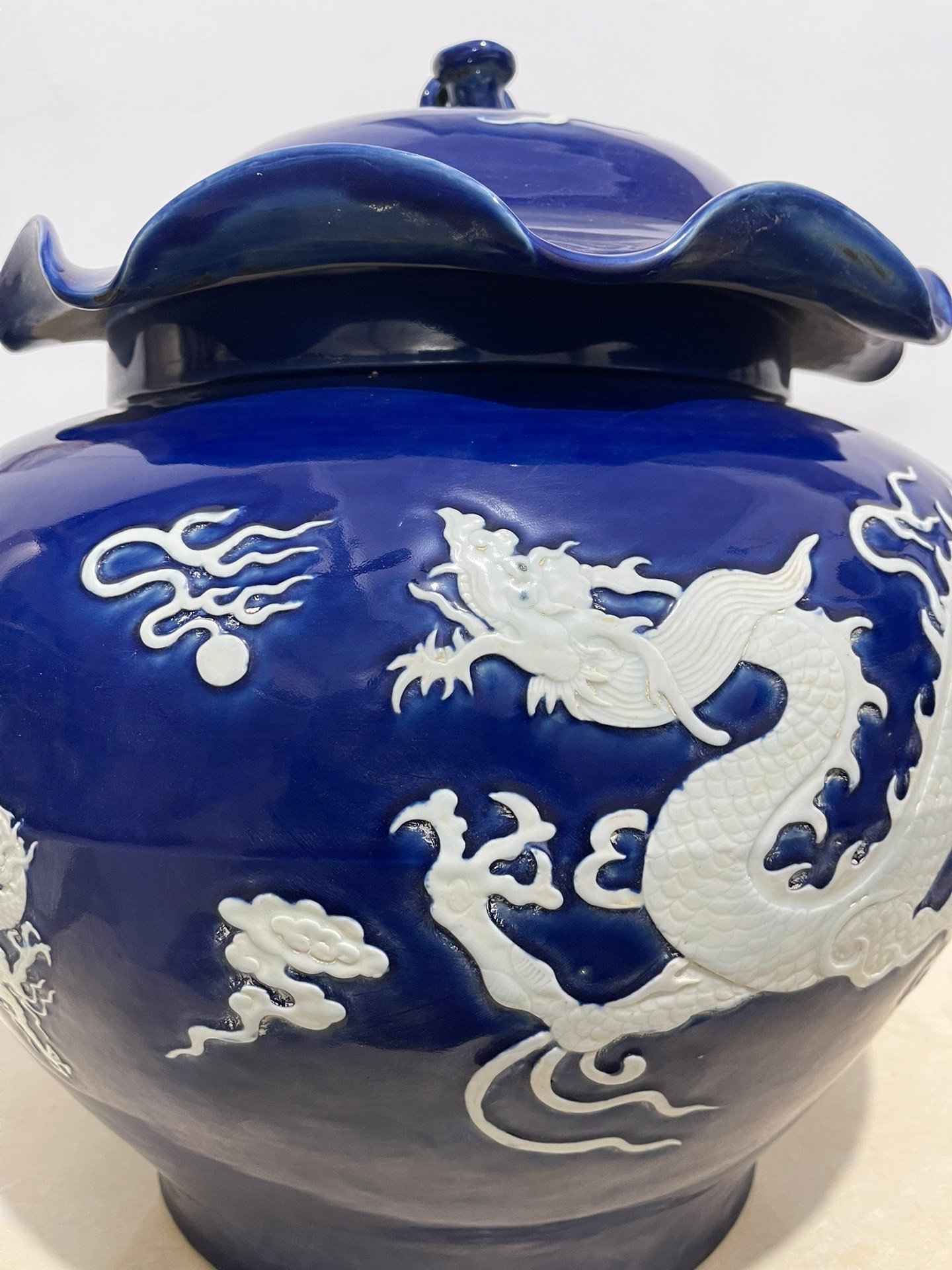 Yuan Dynasty blue glaze engraved white dragon pattern lotus leaf lid jars