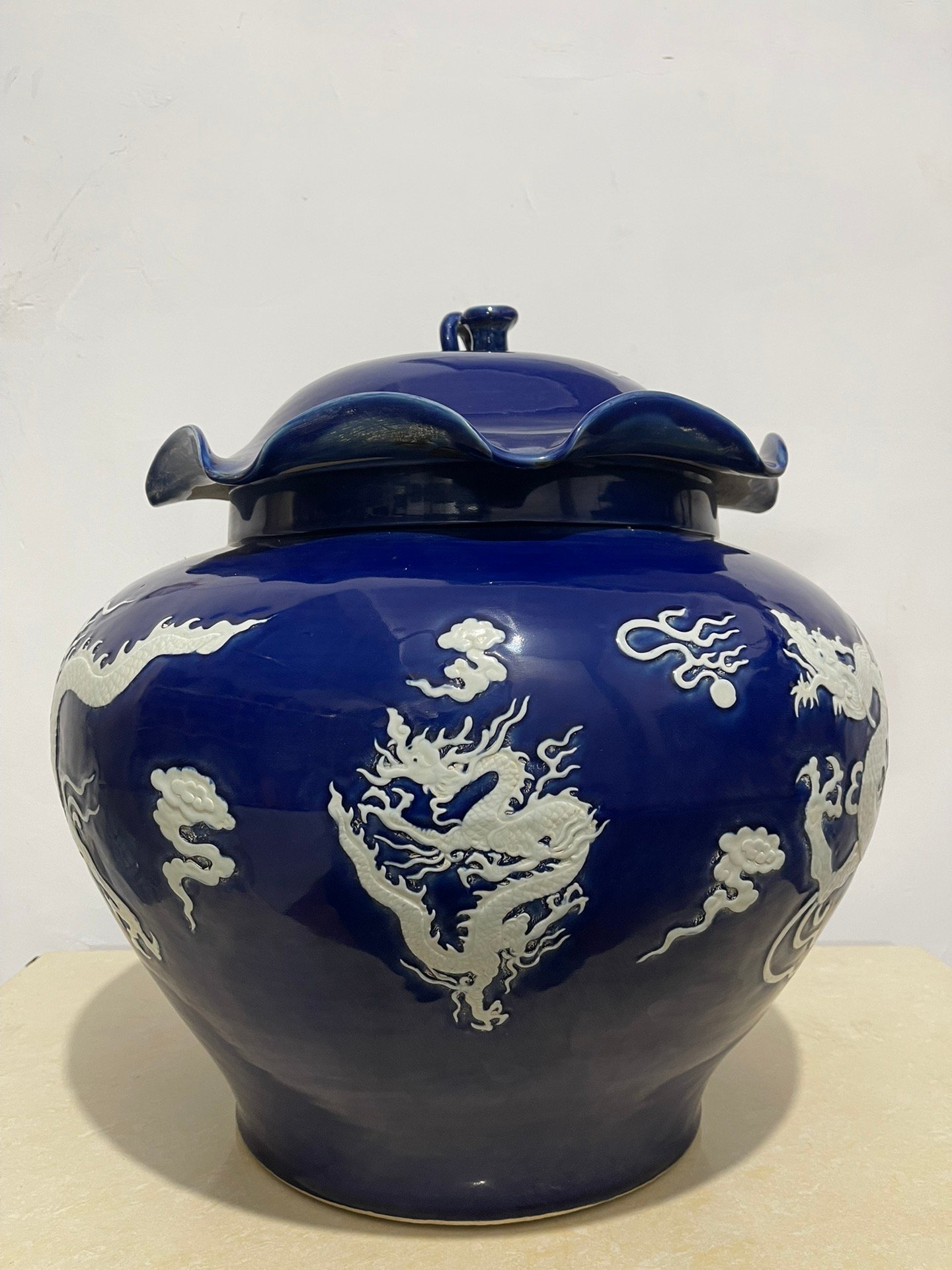 Yuan Dynasty blue glaze engraved white dragon pattern lotus leaf lid jars