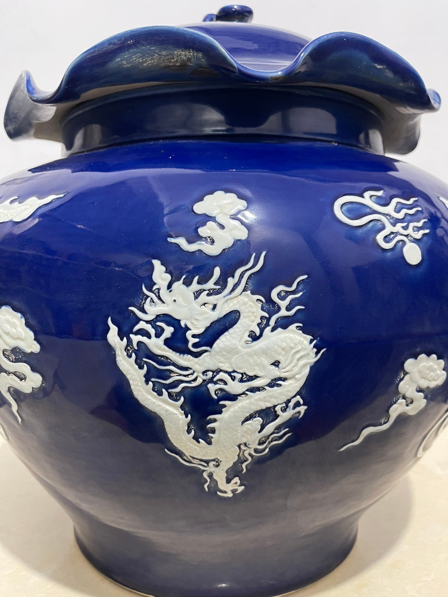 Yuan Dynasty blue glaze engraved white dragon pattern lotus leaf lid jars