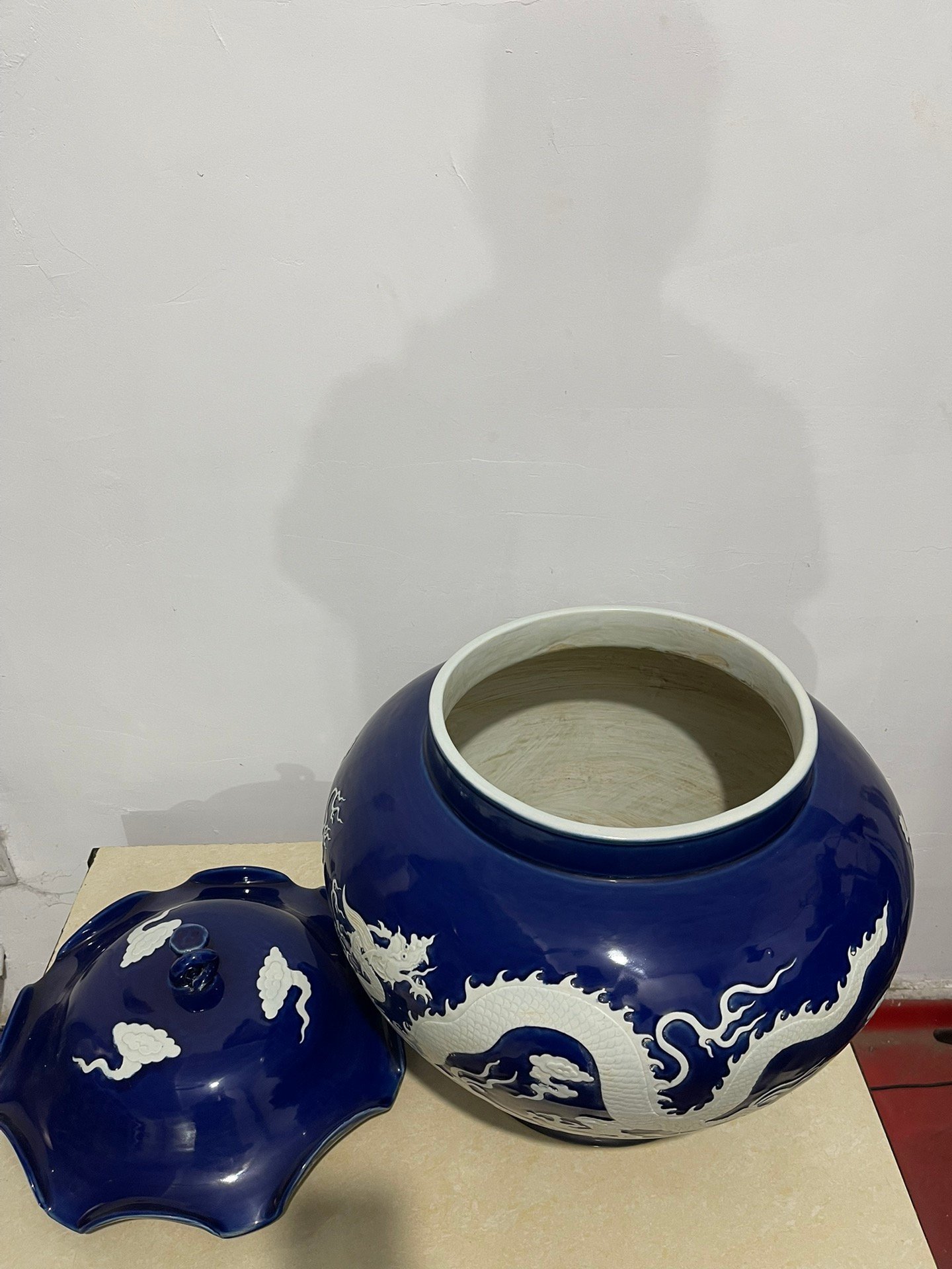 Yuan Dynasty blue glaze engraved white dragon pattern lotus leaf lid jars