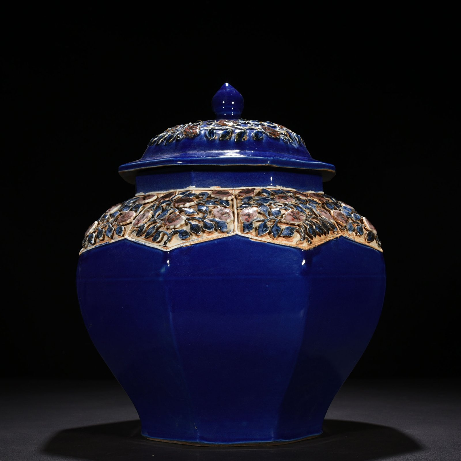 Yuan Dynasty blue glaze laminated blue and white underglaze red flower pattern jar