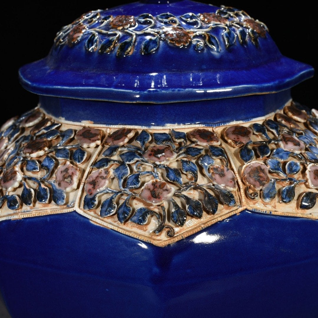 Yuan Dynasty blue glaze laminated blue and white underglaze red flower pattern jar