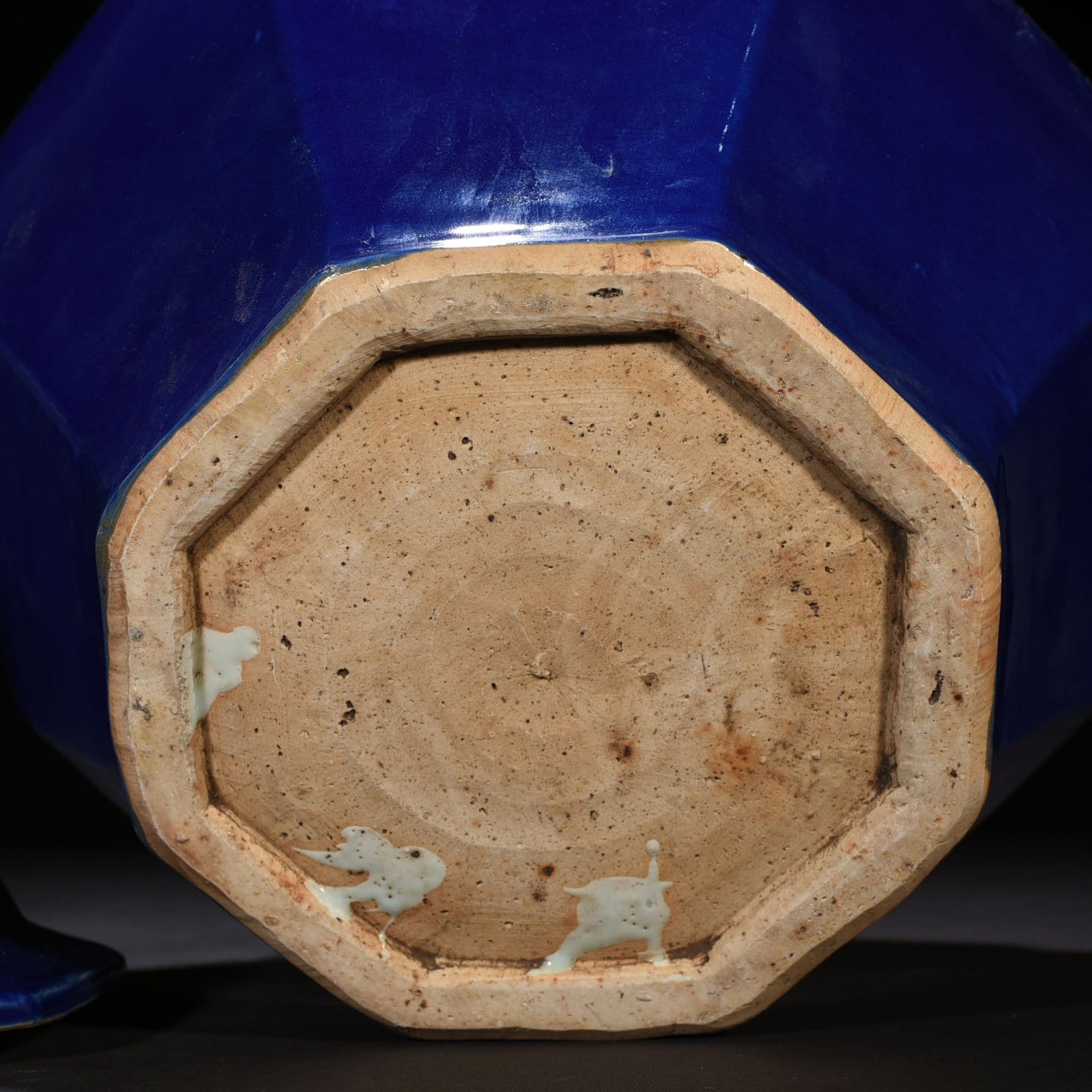 Yuan Dynasty blue glaze laminated blue and white underglaze red flower pattern jar