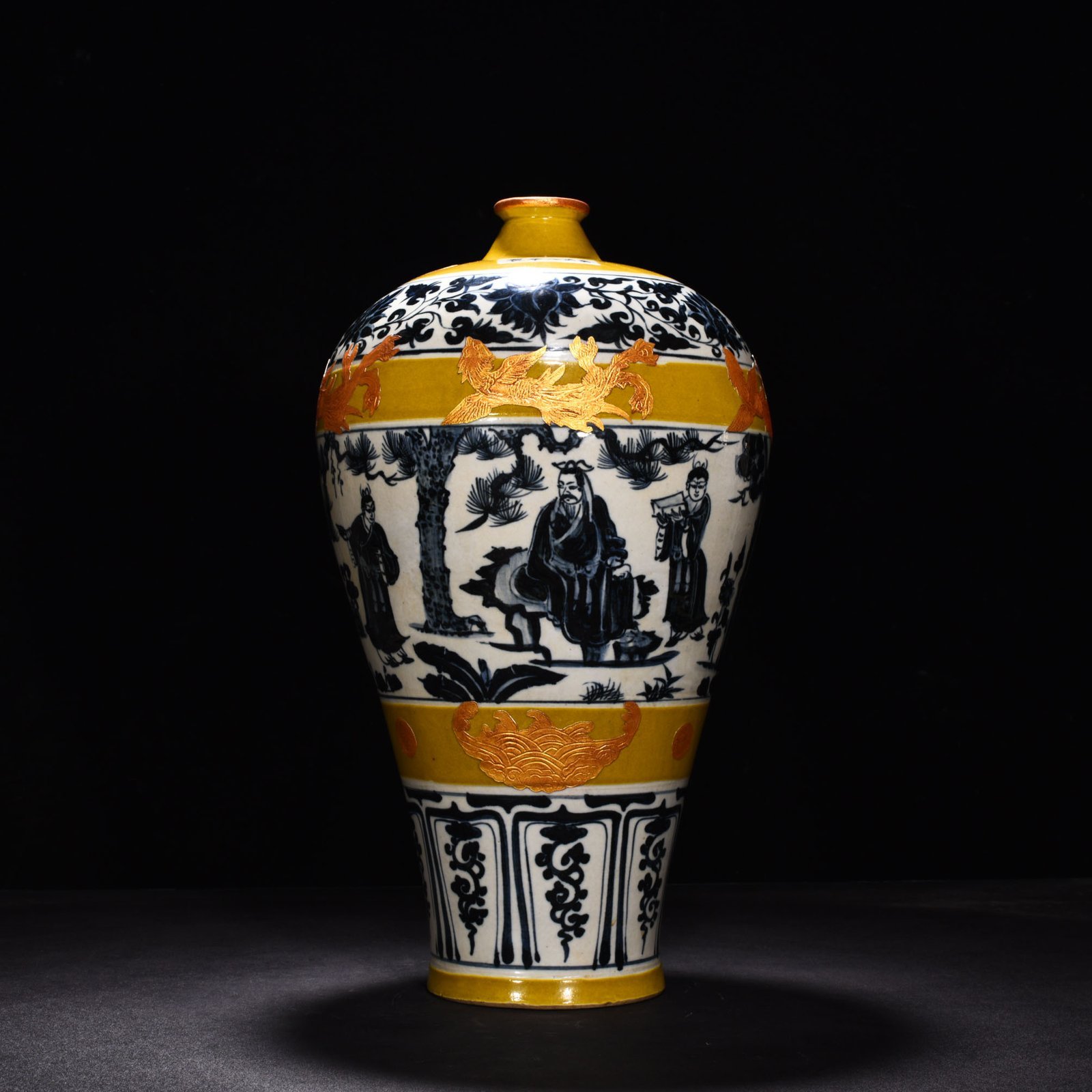 Yuan Dynasty Blue and white gilt dragon and phoenix plum vase