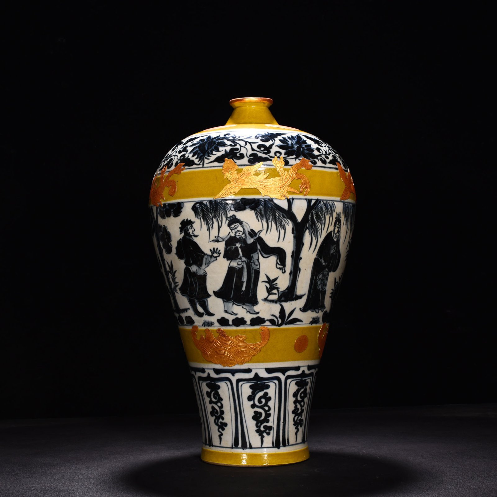 Yuan Dynasty Blue and white gilt dragon and phoenix plum vase