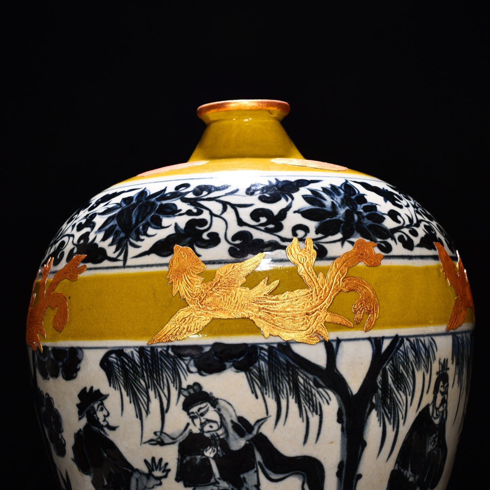 Yuan Dynasty Blue and white gilt dragon and phoenix plum vase