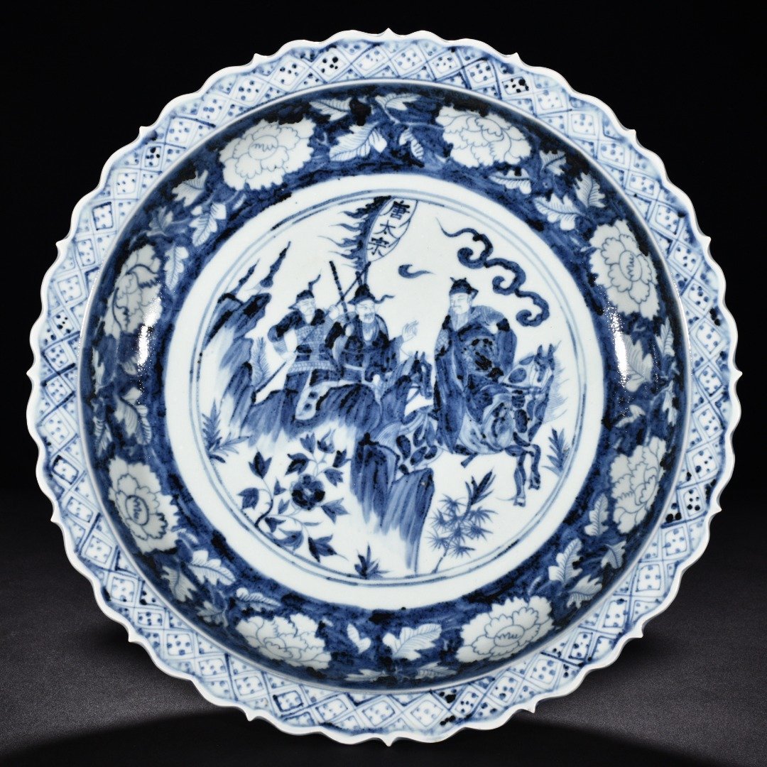 Yuan Dynasty blue and white blue and white figure pattern rhombus edge folding plate
