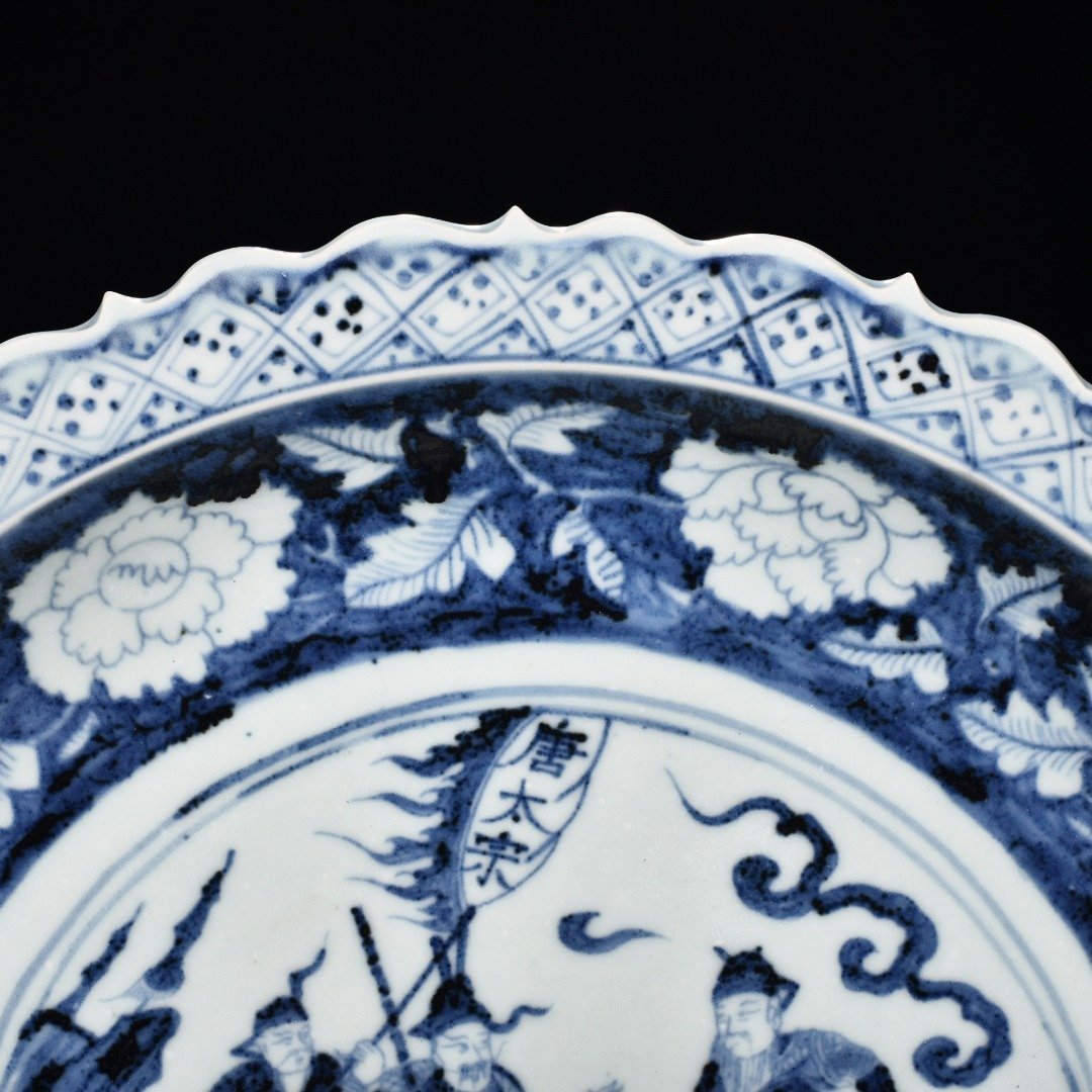 Yuan Dynasty blue and white blue and white figure pattern rhombus edge folding plate