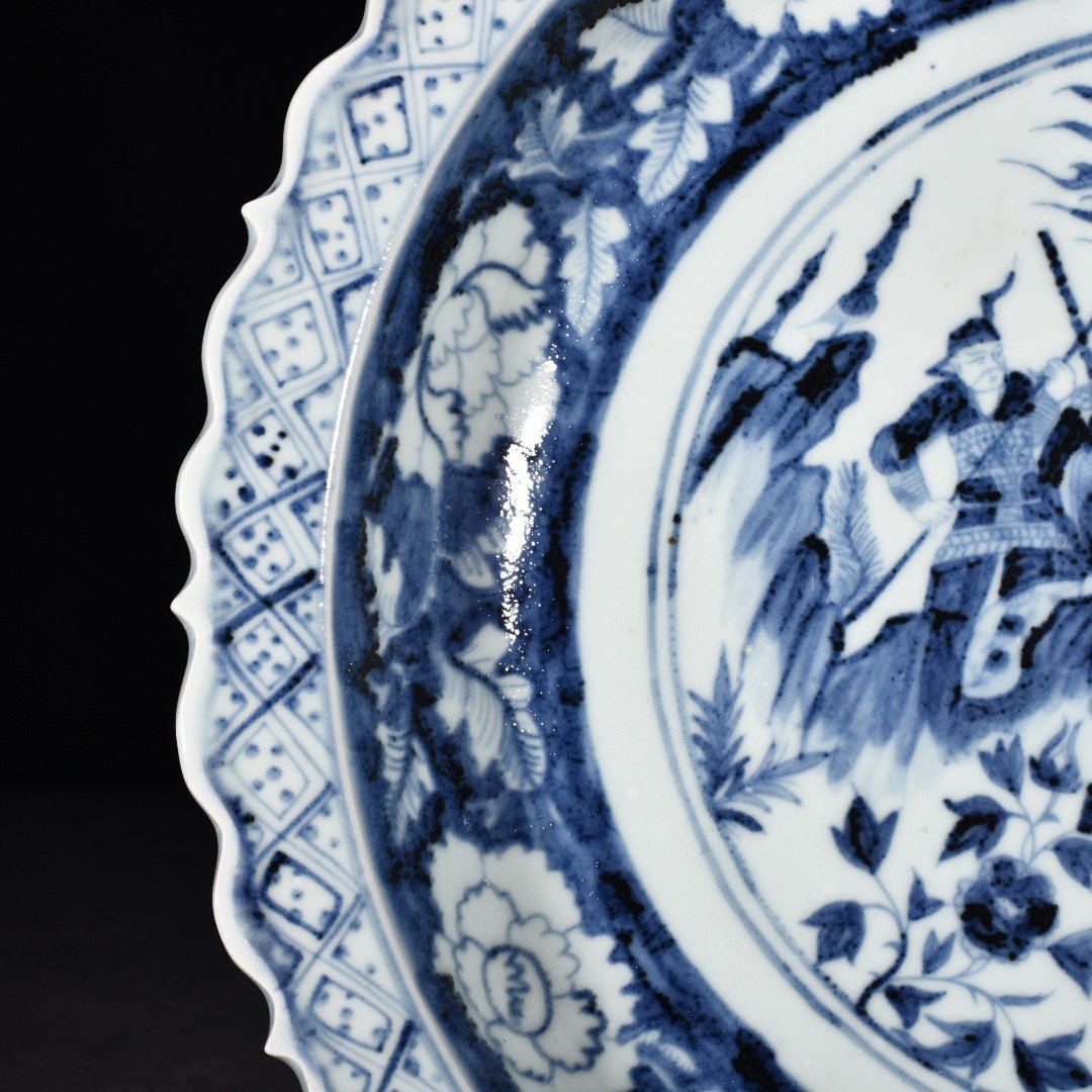 Yuan Dynasty blue and white blue and white figure pattern rhombus edge folding plate