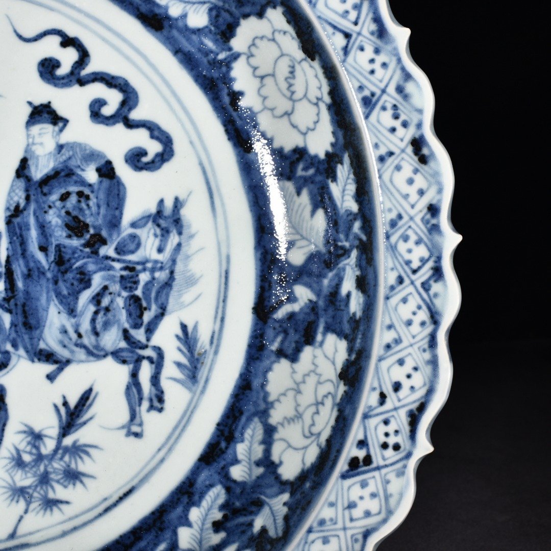 Yuan Dynasty blue and white blue and white figure pattern rhombus edge folding plate