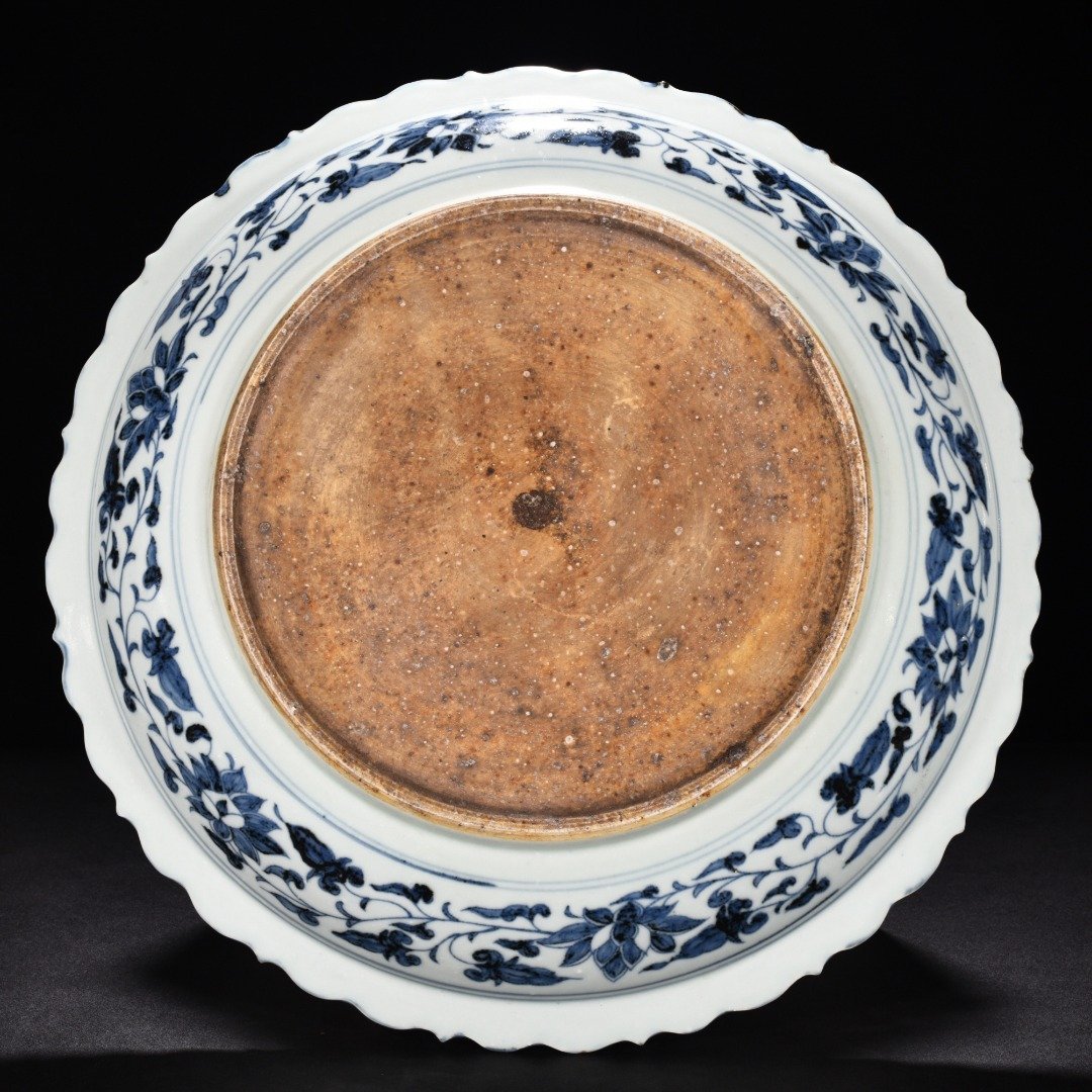 Yuan Dynasty blue and white blue and white figure pattern rhombus edge folding plate