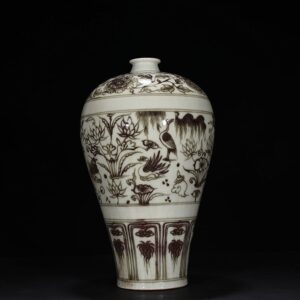 Yuan Dynasty glaze red lotus pond plum vase with mandarin duck pattern