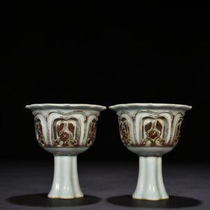 Yuan Dynasty glazed red plastic hollow flower pattern stem cup