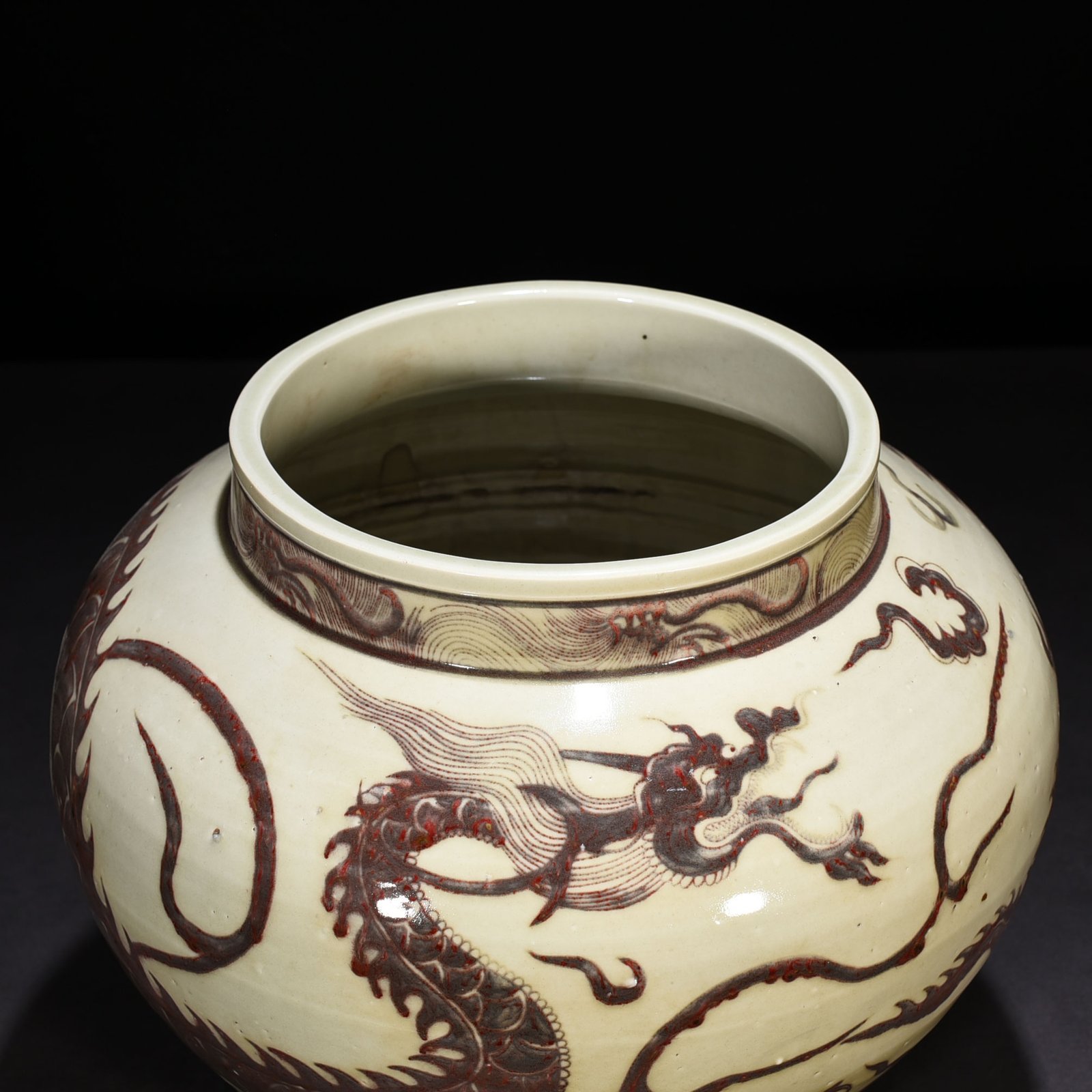 Yuan Dynasty glaze red dragon jar
