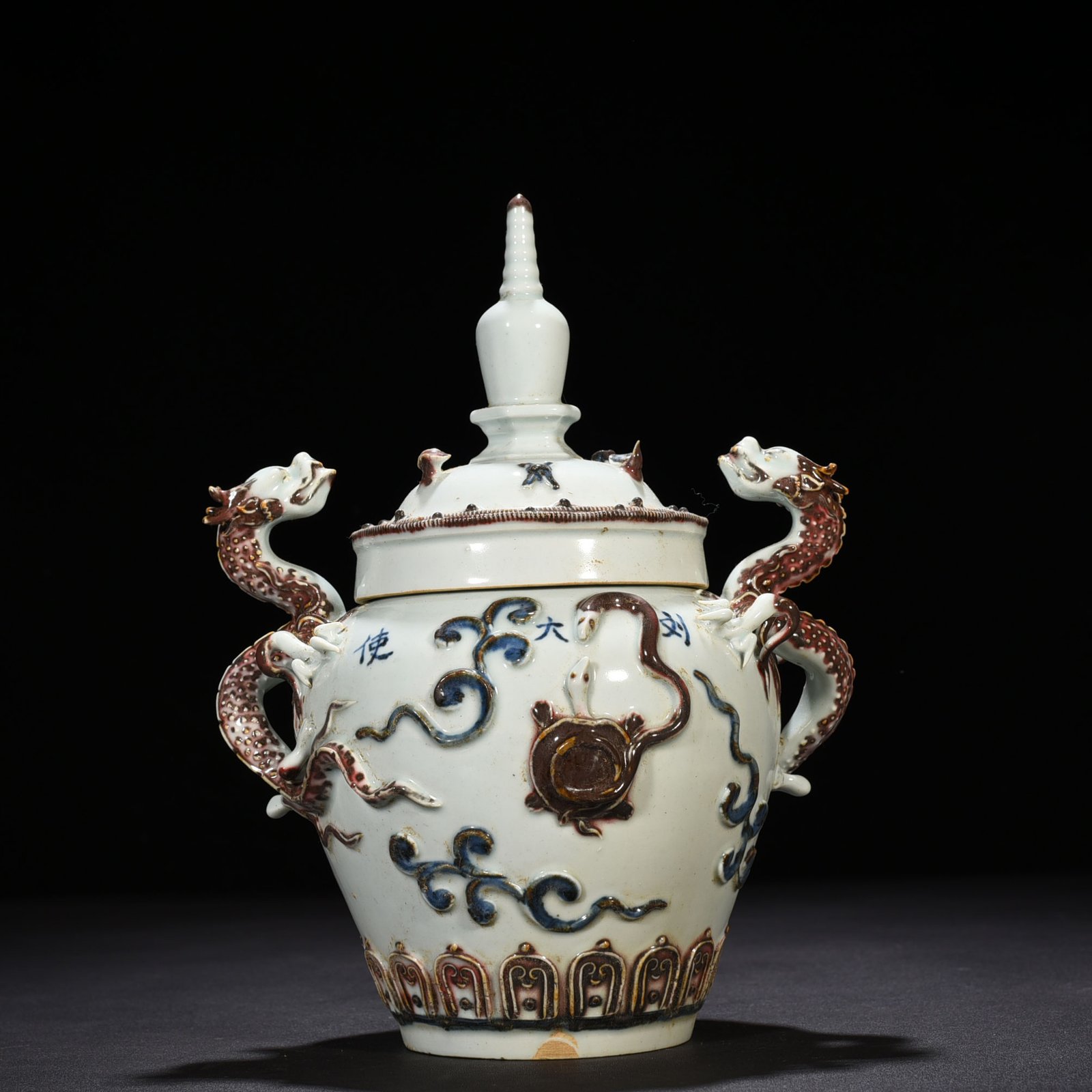 Yuan Dynasty inscription blue and white underglaze red plastic dragon tiger jar