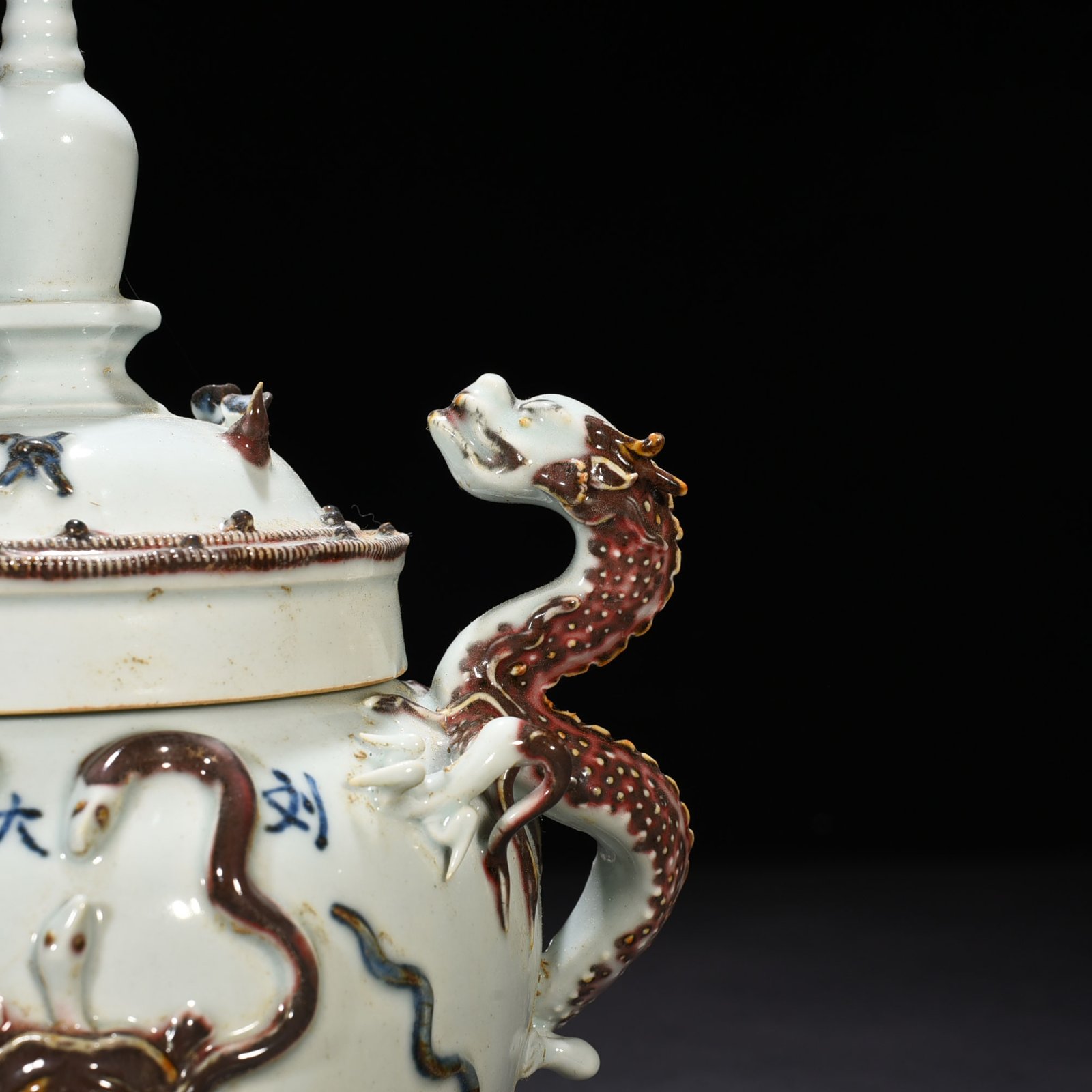 Yuan Dynasty inscription blue and white underglaze red plastic dragon tiger jar