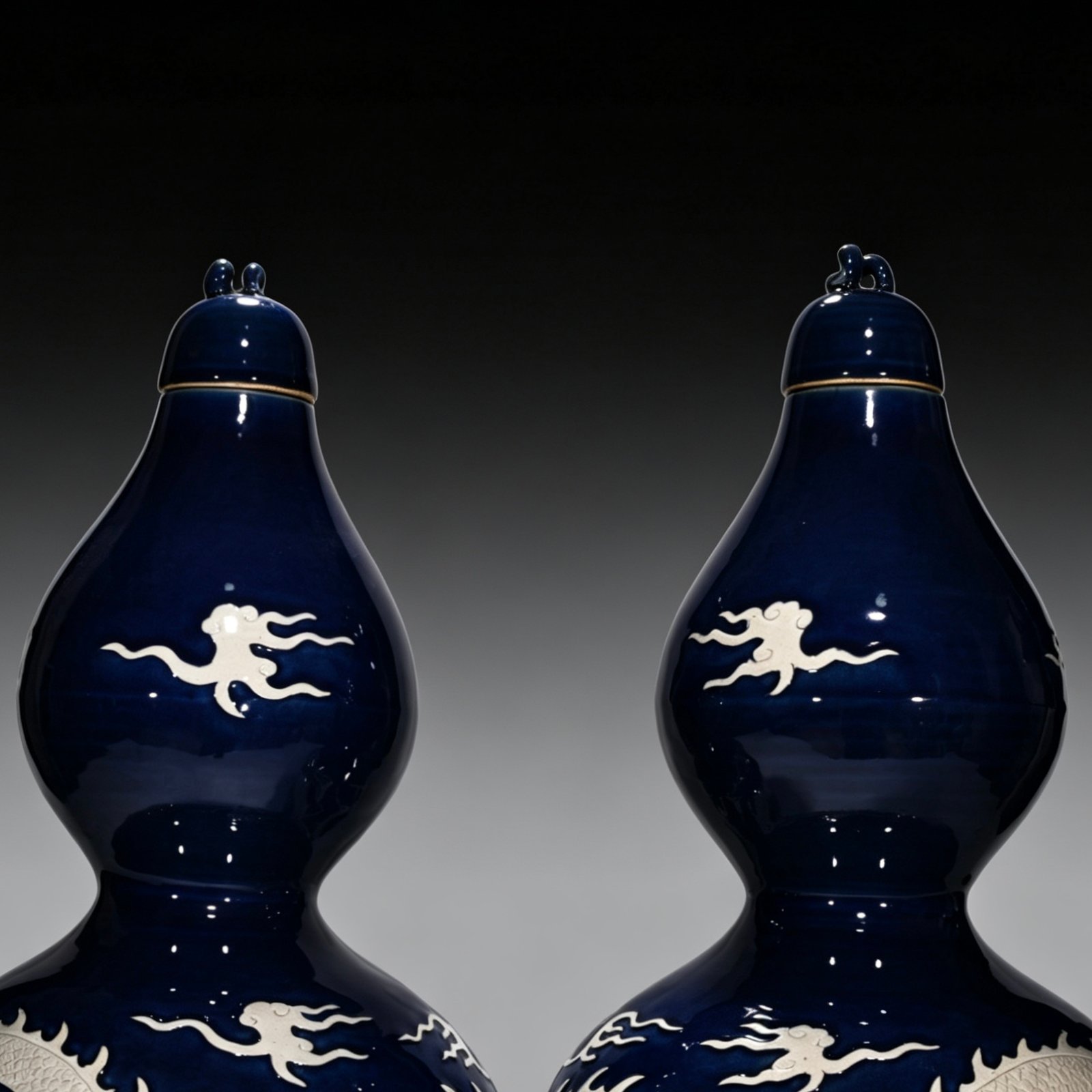 Yuan Dynasty blue gourd bottle with white engraved cloud and dragon pattern