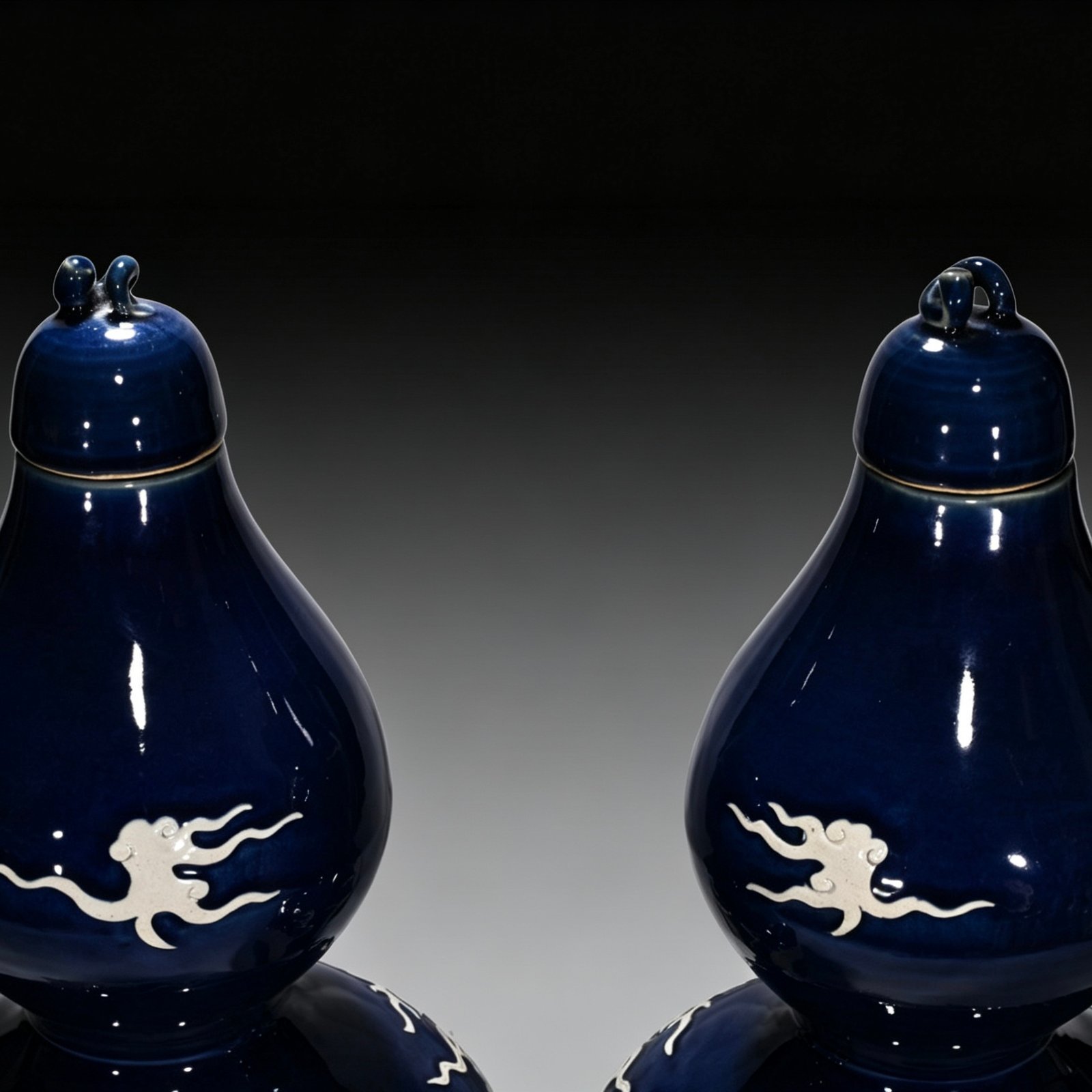 Yuan Dynasty blue gourd bottle with white engraved cloud and dragon pattern