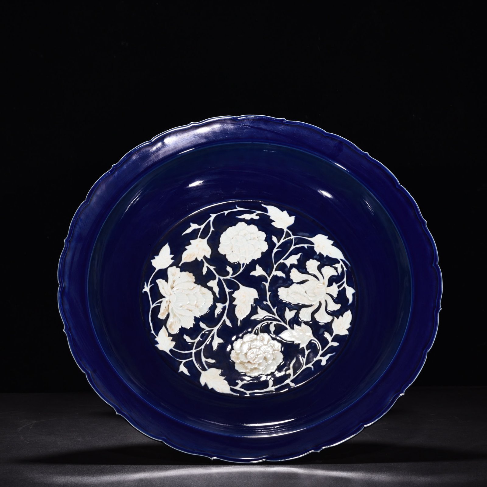 Yuan Dynasty blue glaze blank engraved flower pattern rhombus edge folding plate