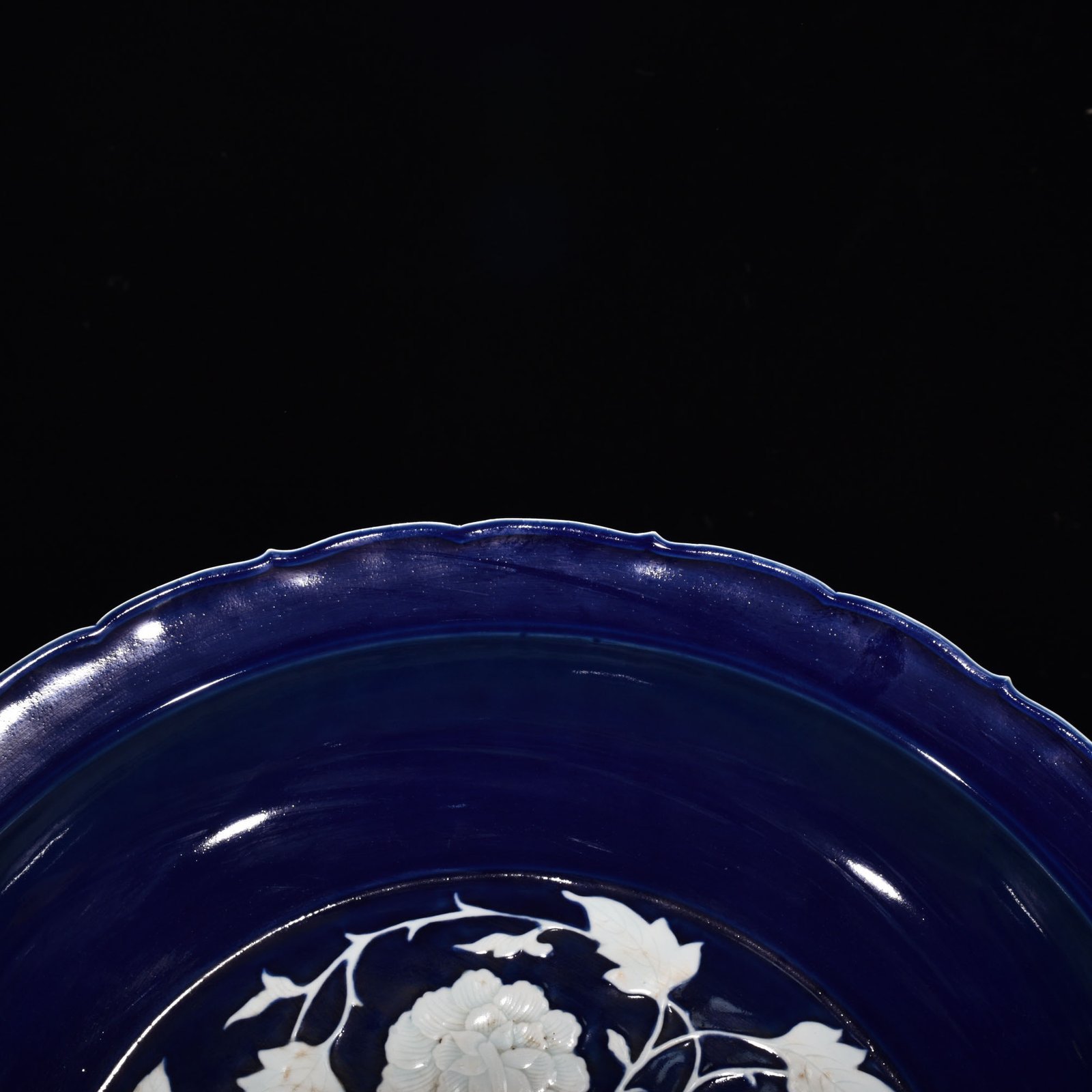 Yuan Dynasty blue glaze blank engraved flower pattern rhombus edge folding plate